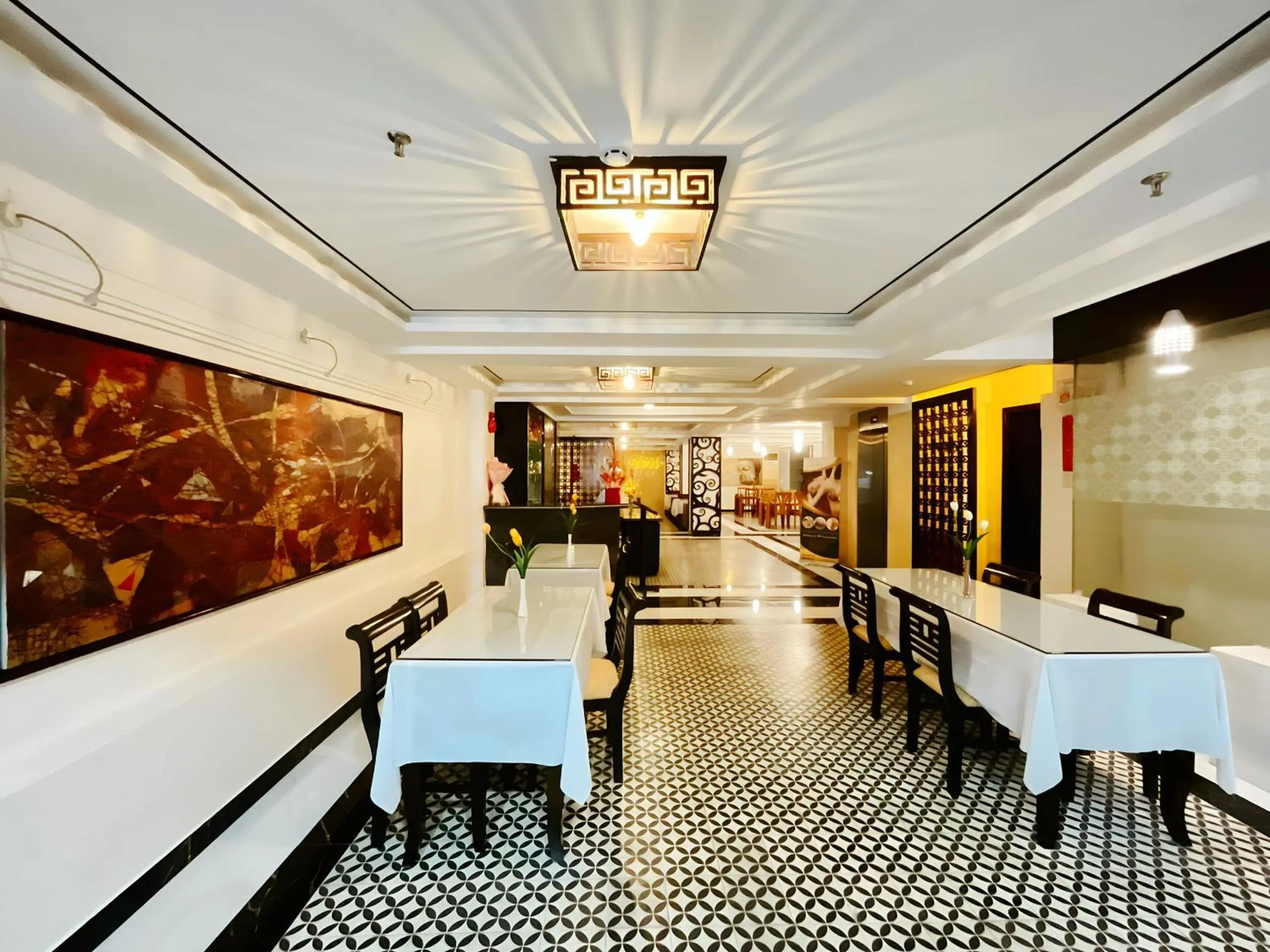 Restaurant/places to eat in Việt Nam Hotel