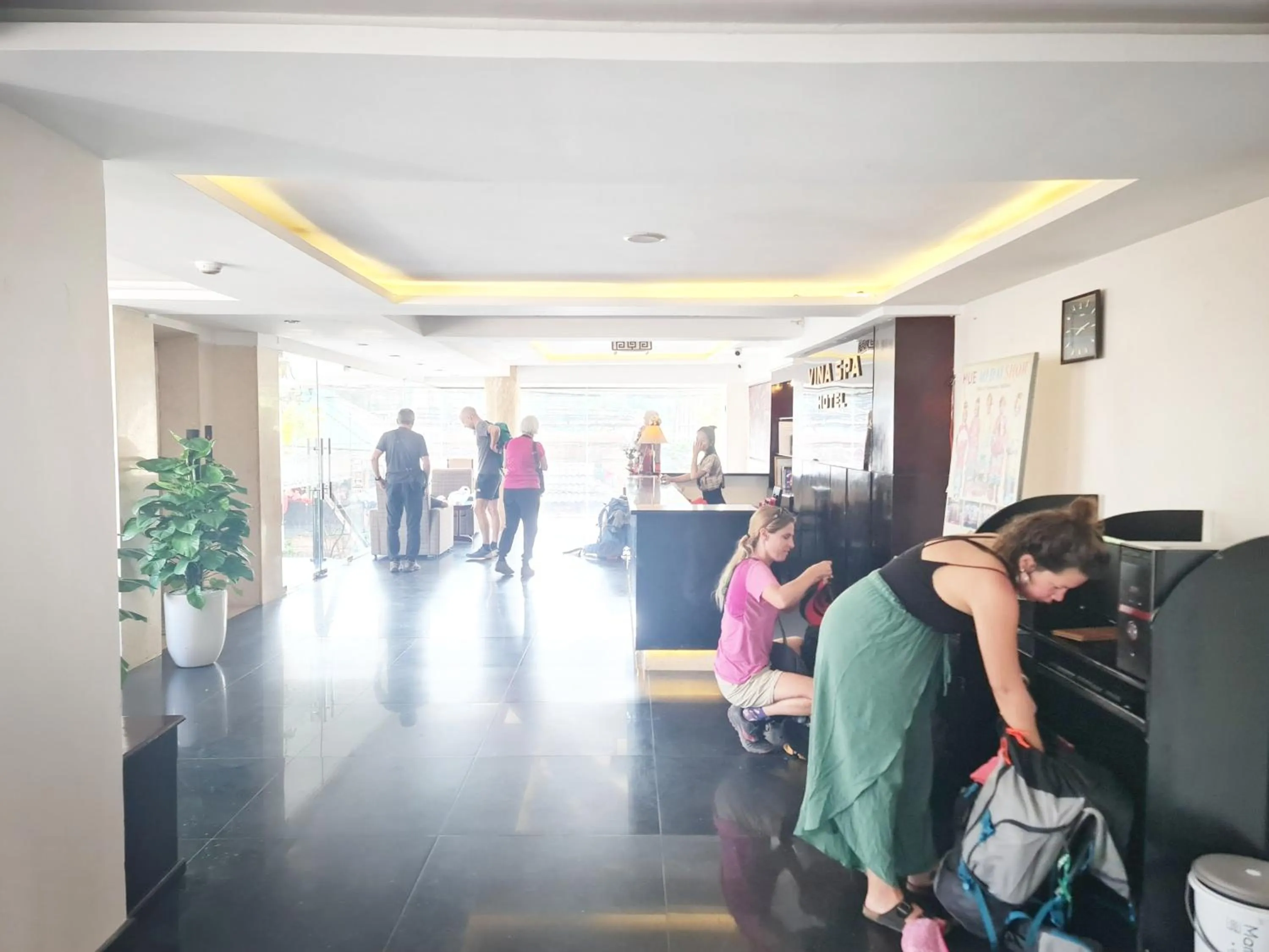 group of guests in Việt Nam Hotel
