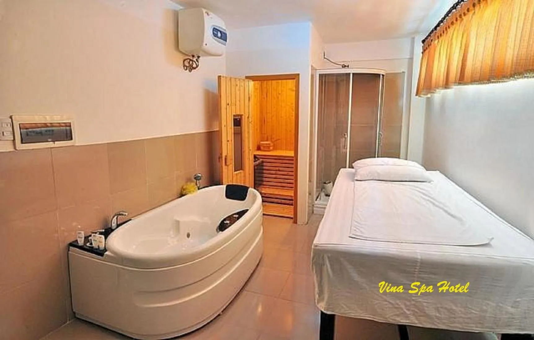 Spa and wellness centre/facilities, Bed in Việt Nam Hotel