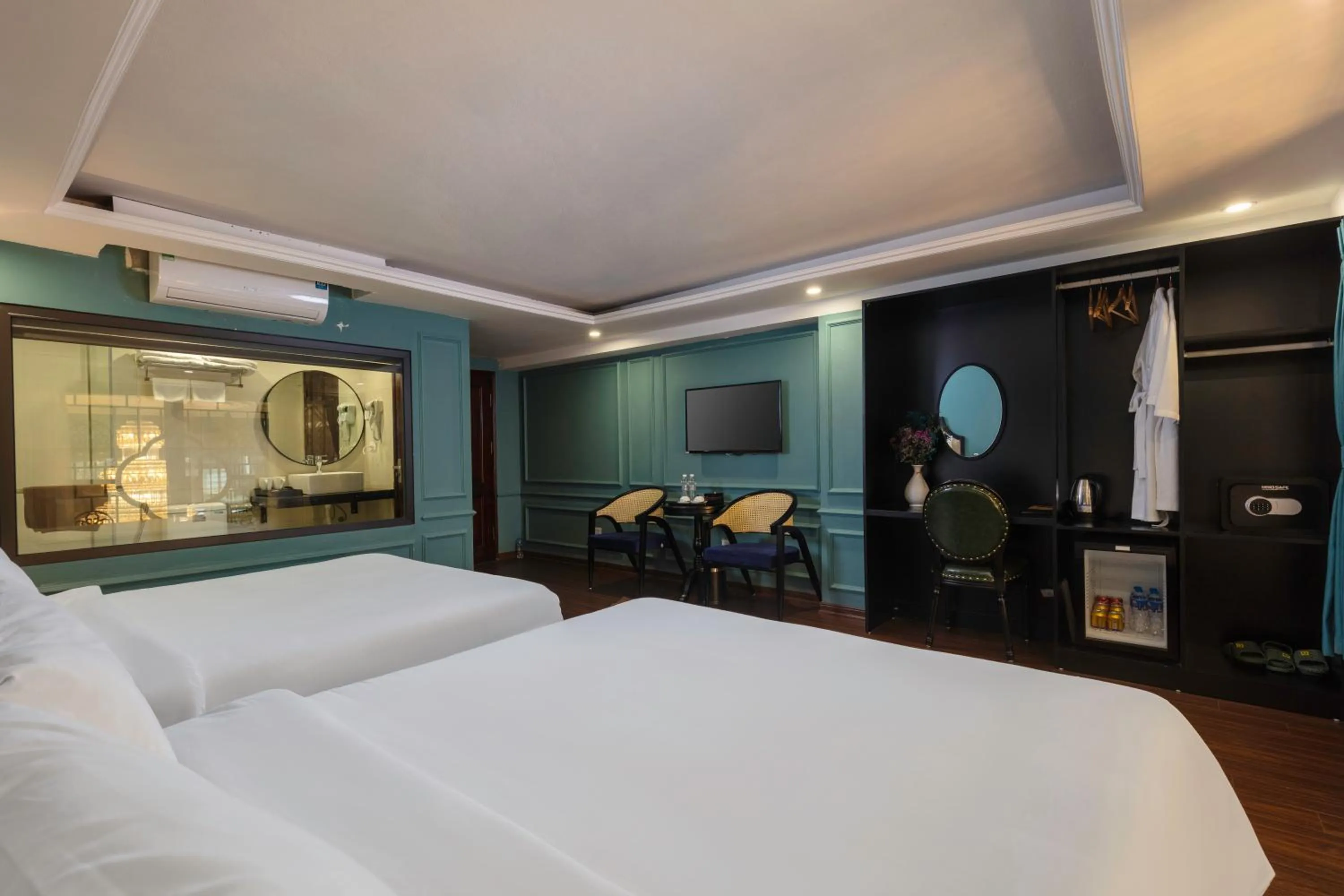 Bedroom, Bed in Madelise Palace Hotel & Travel