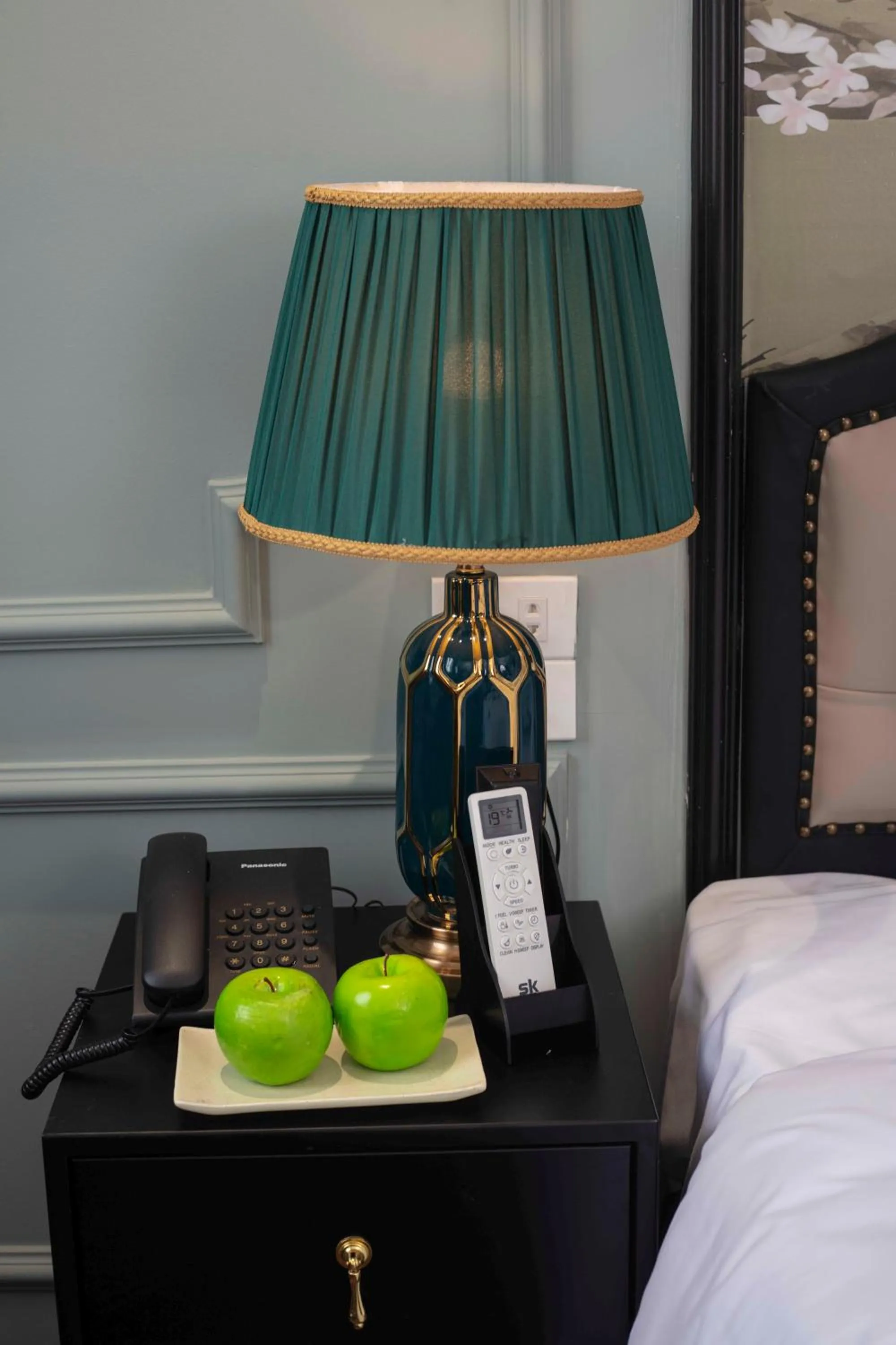 Bed in Madelise Palace Hotel & Travel