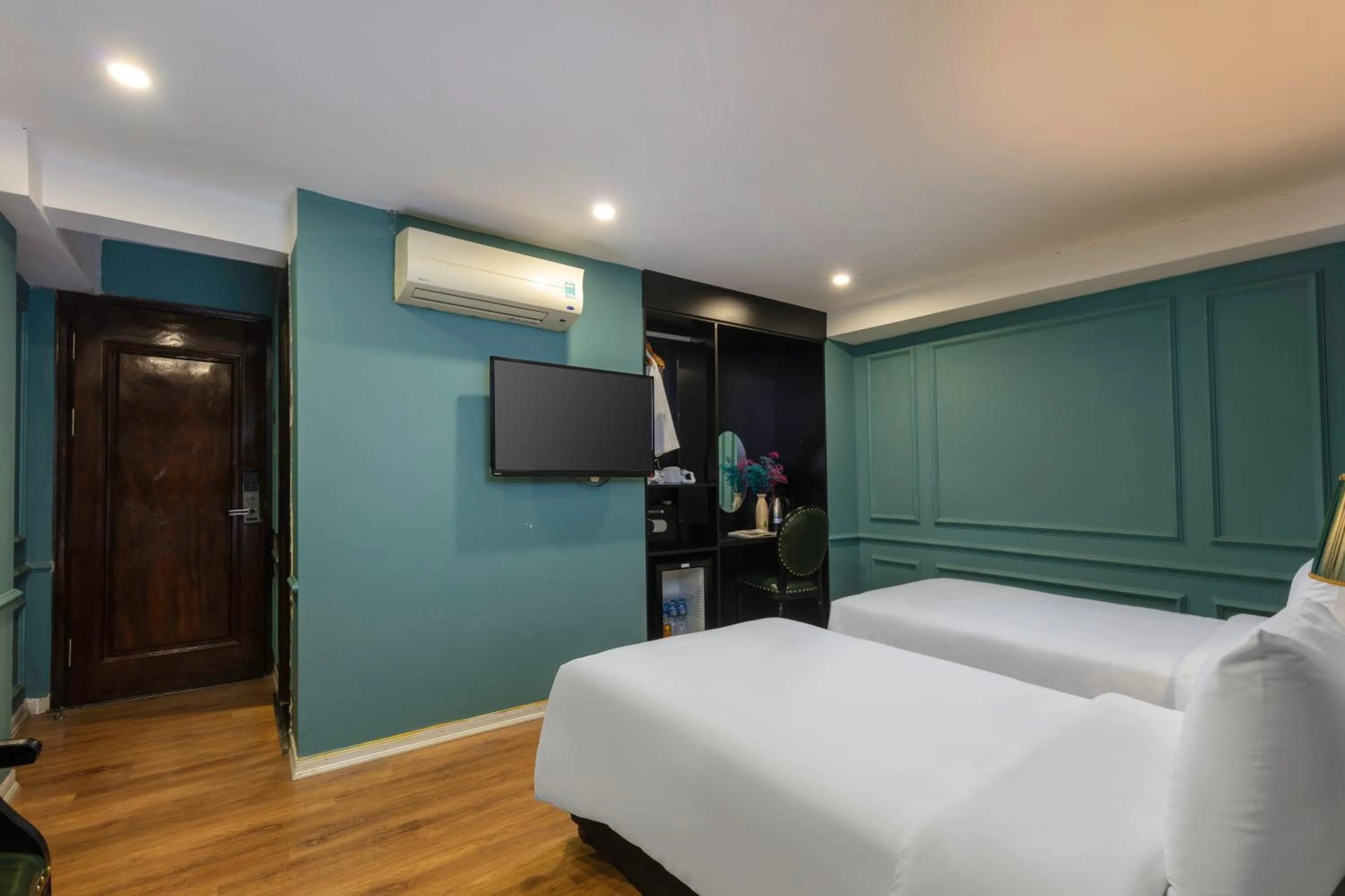 Bedroom, Bed in Madelise Palace Hotel & Travel