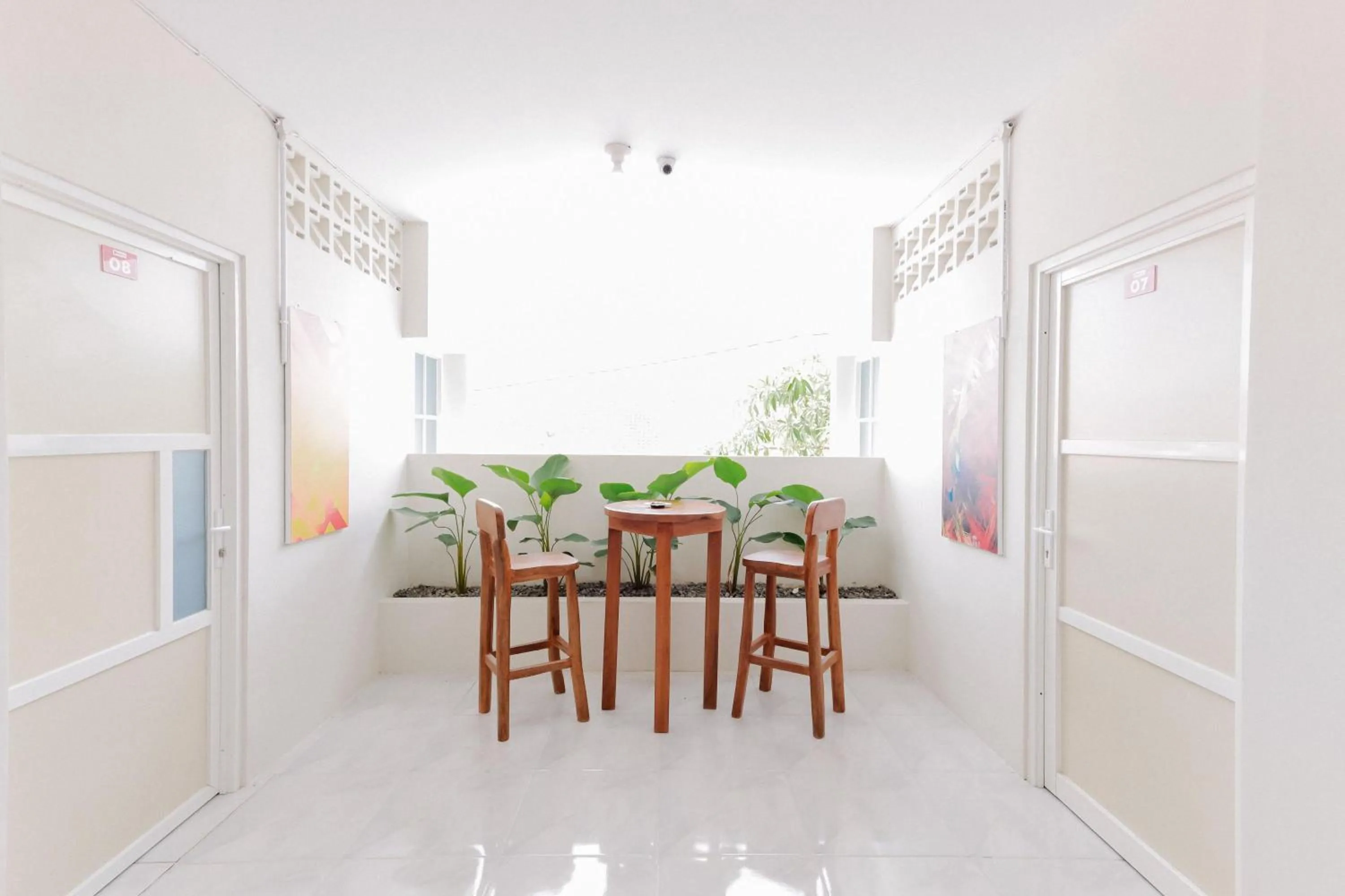 Seating area in RedDoorz Syariah near GOR Bung Karno Nganjuk