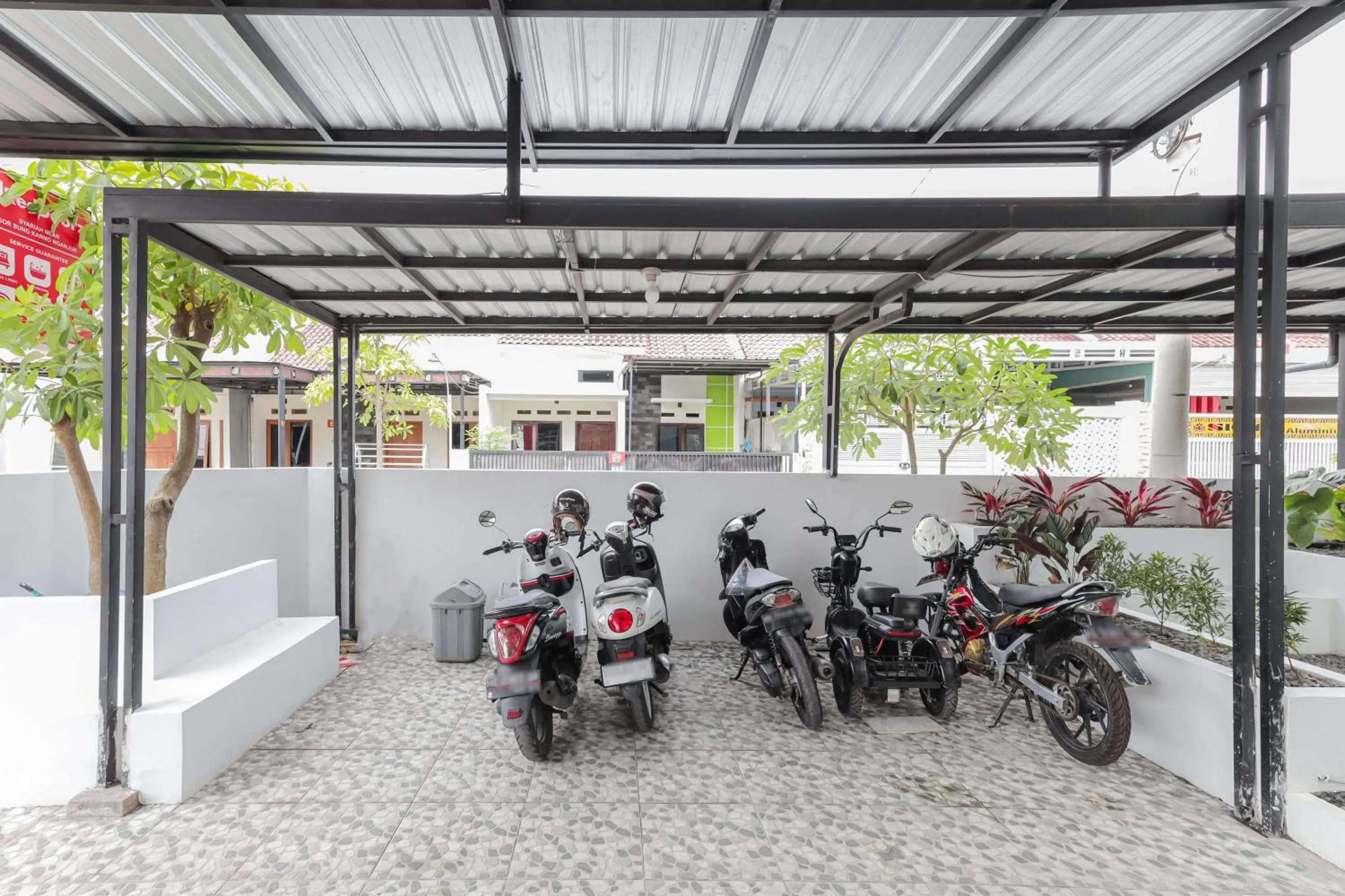 Parking in RedDoorz Syariah near GOR Bung Karno Nganjuk