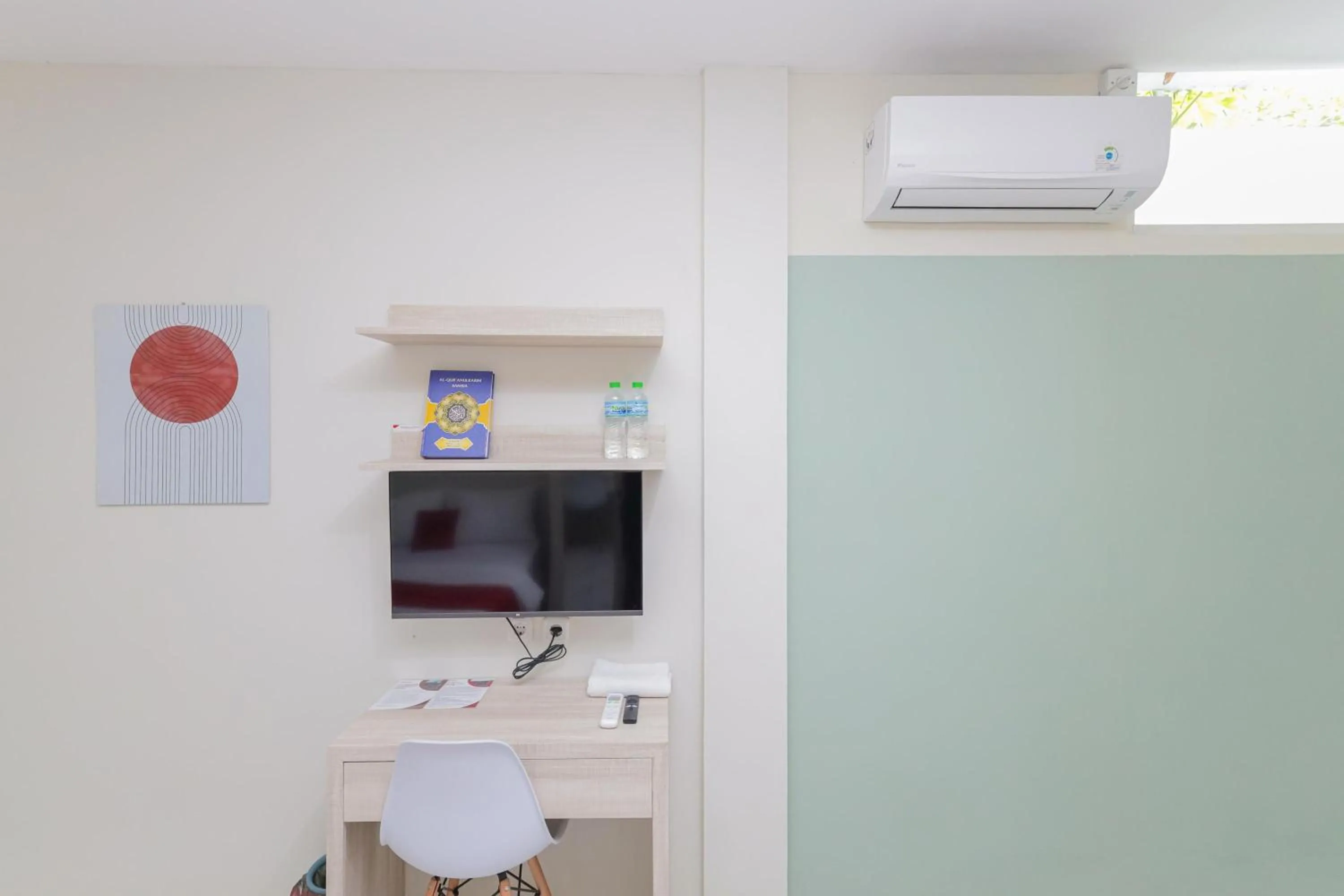 air conditioner in RedDoorz Syariah near GOR Bung Karno Nganjuk