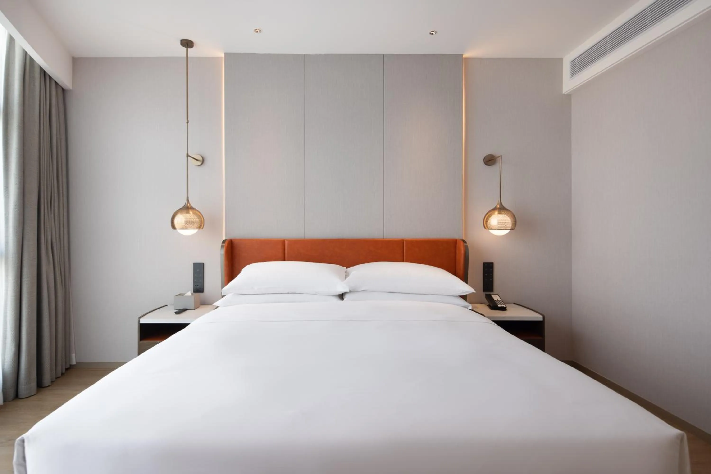 Bed in Home2 Suites By Hilton Shenzhen Dalang