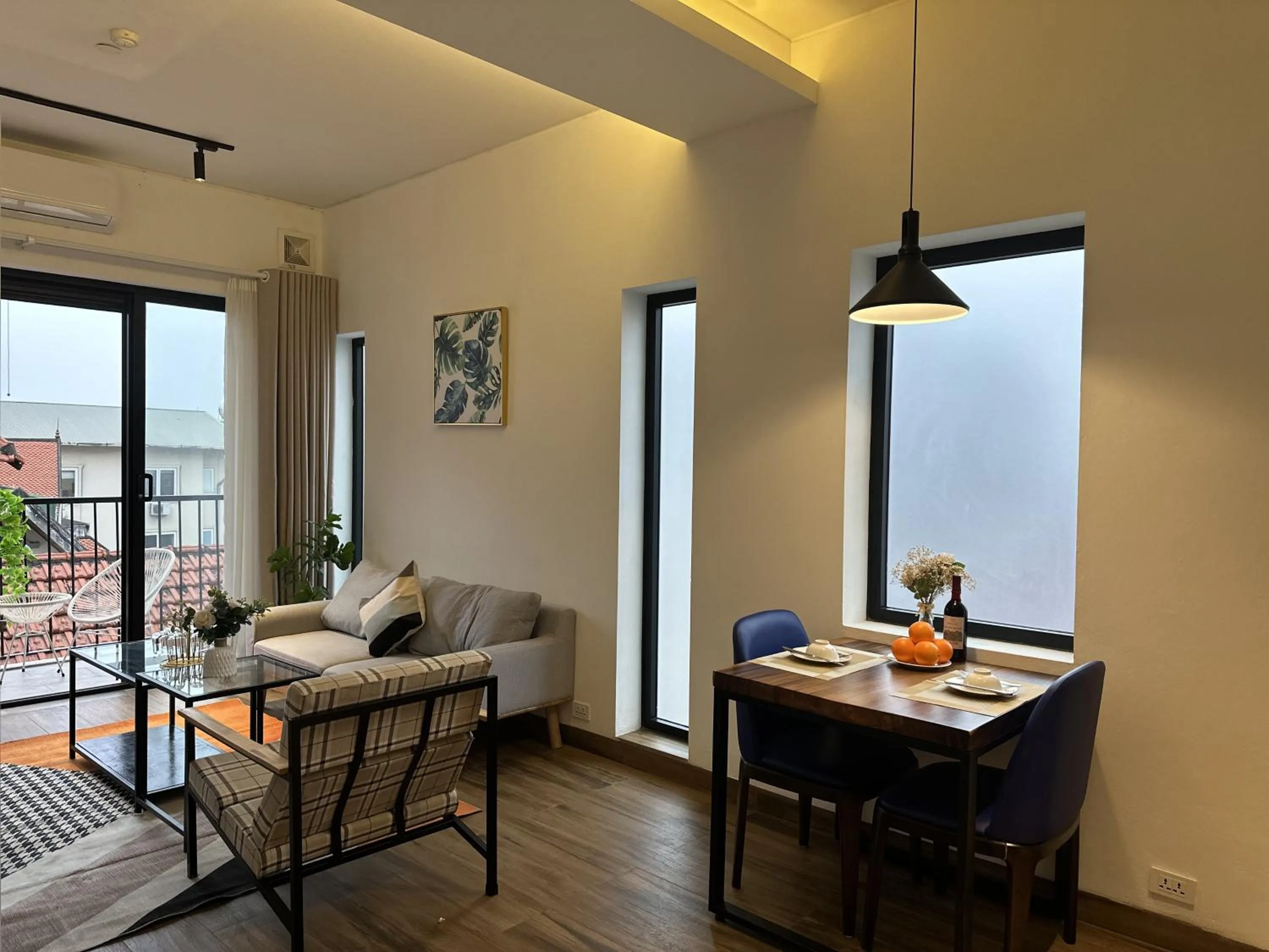 Guests in Luxe Paradise Residence 88 Tu Hoa