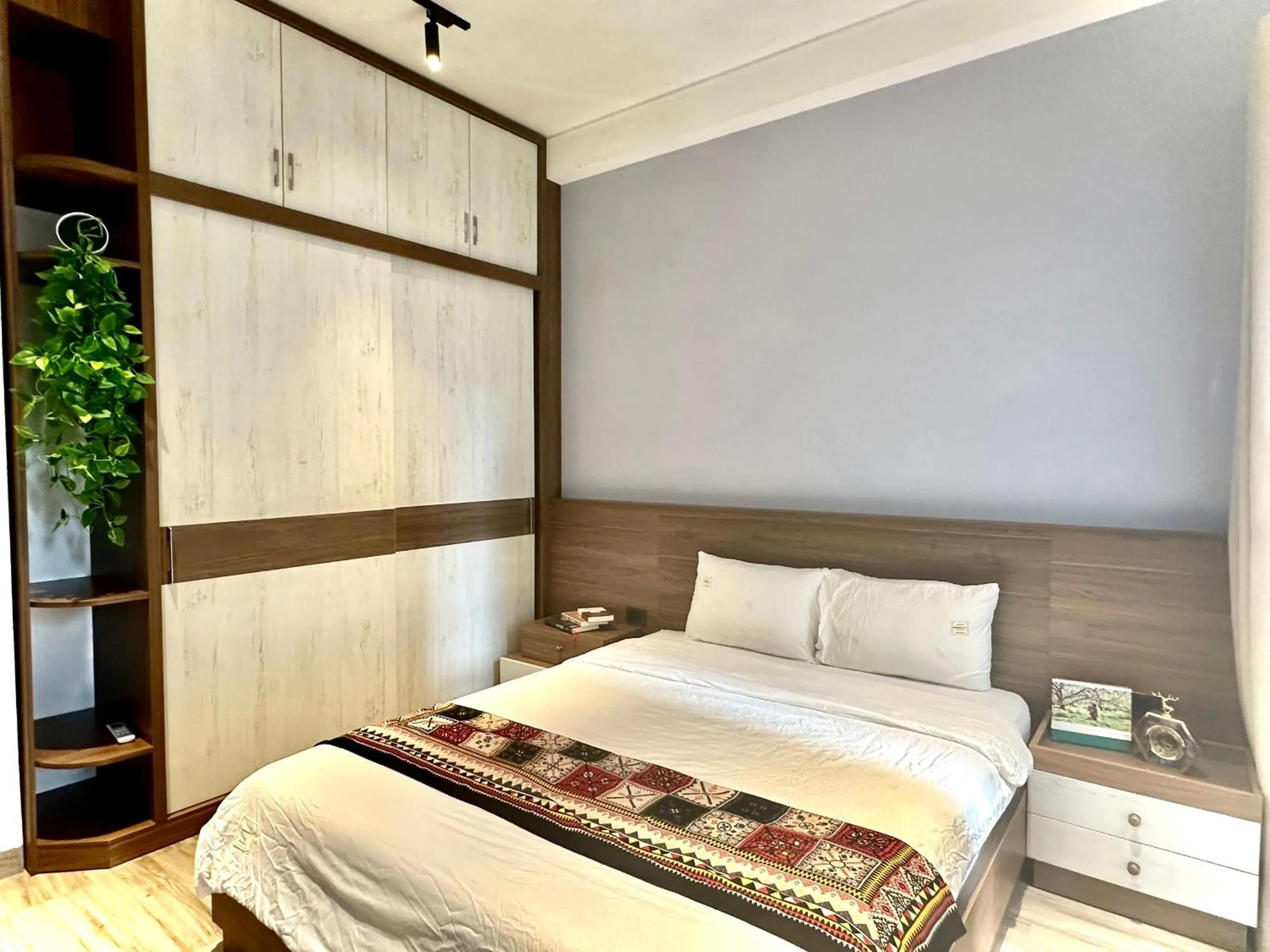 Bedroom, Bed in Luxe Paradise Residence 88 Tu Hoa