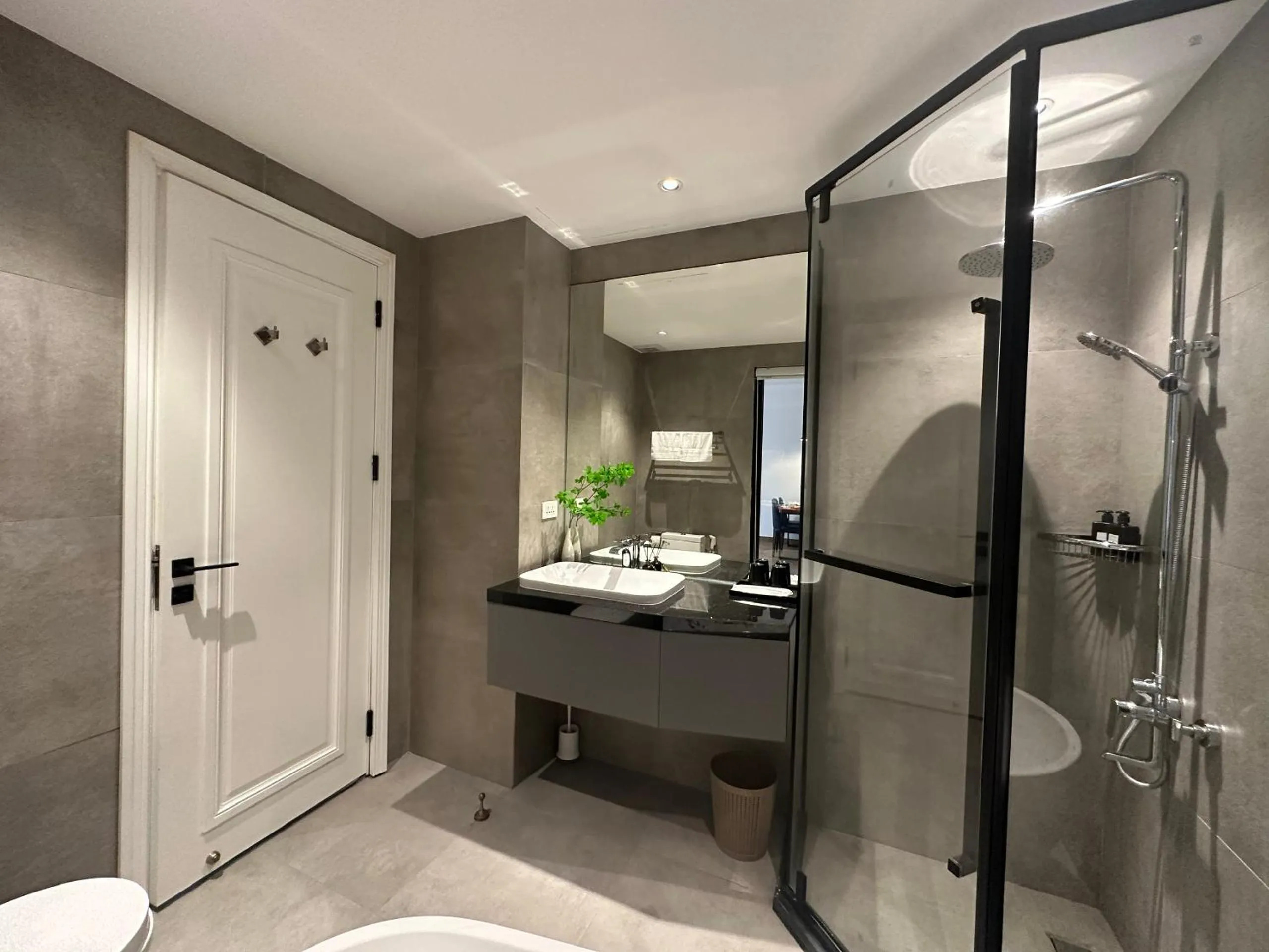 Bathroom in Luxe Paradise Residence 88 Tu Hoa