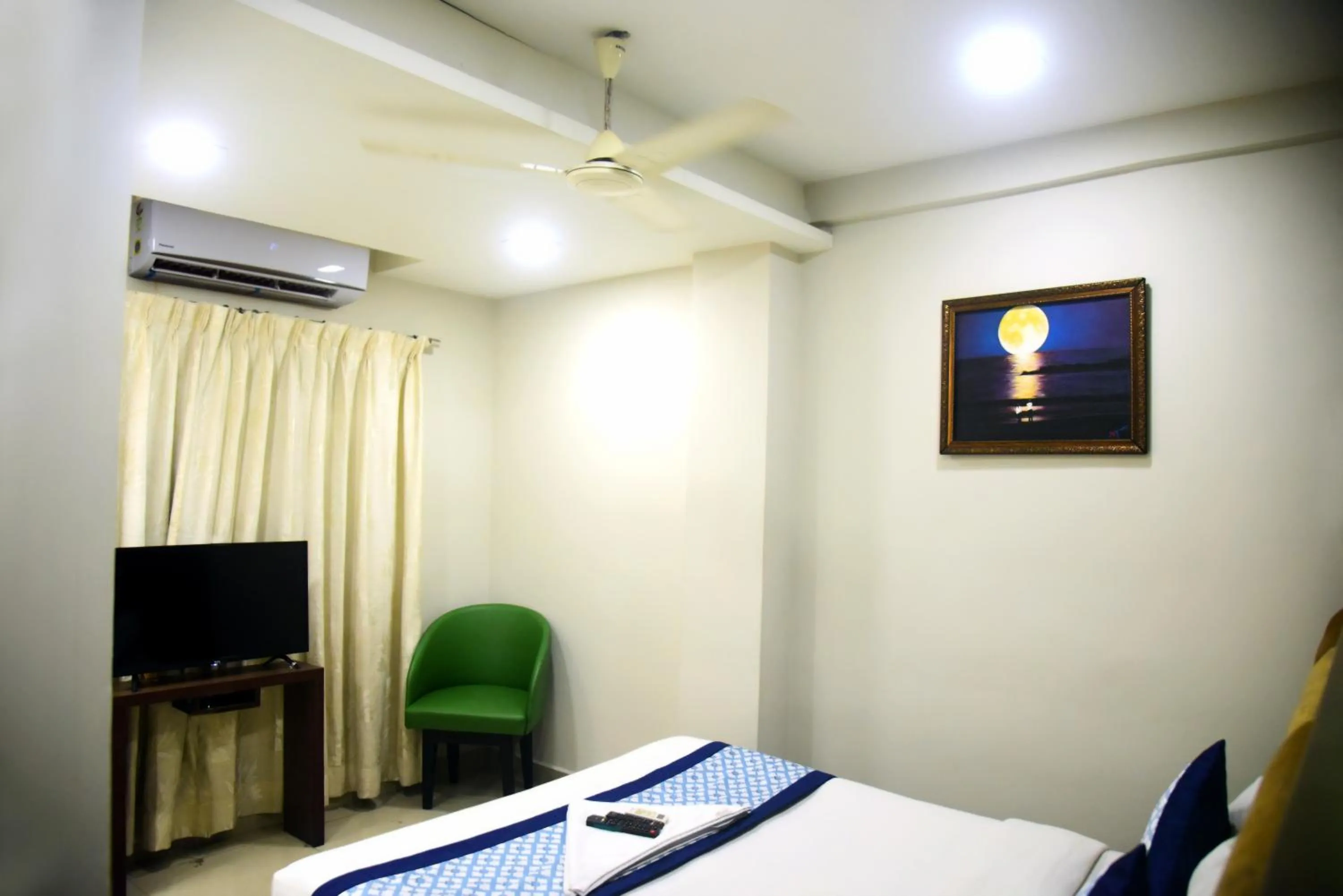 Bed in Pine Tree Signature