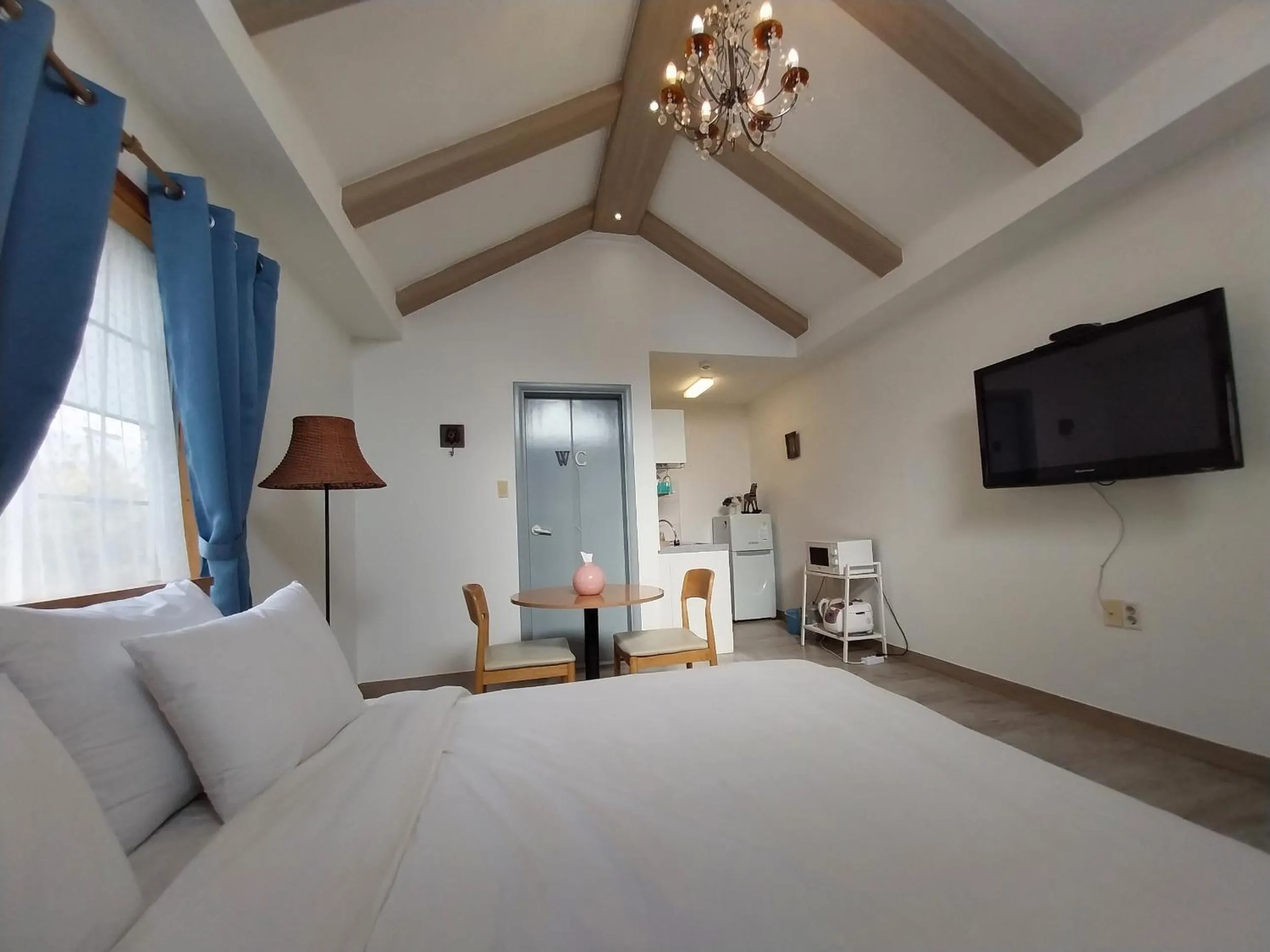 Bed in Another world pension