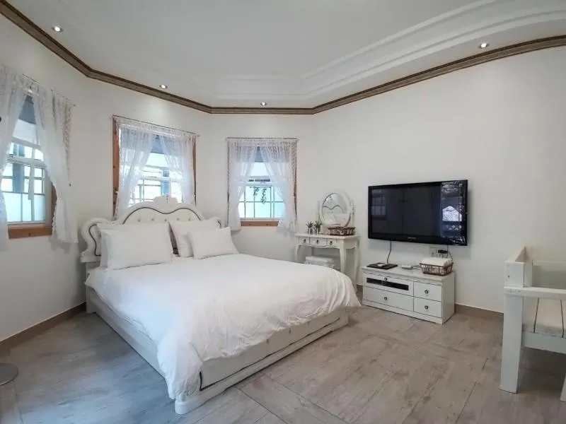 Bed in Another world pension