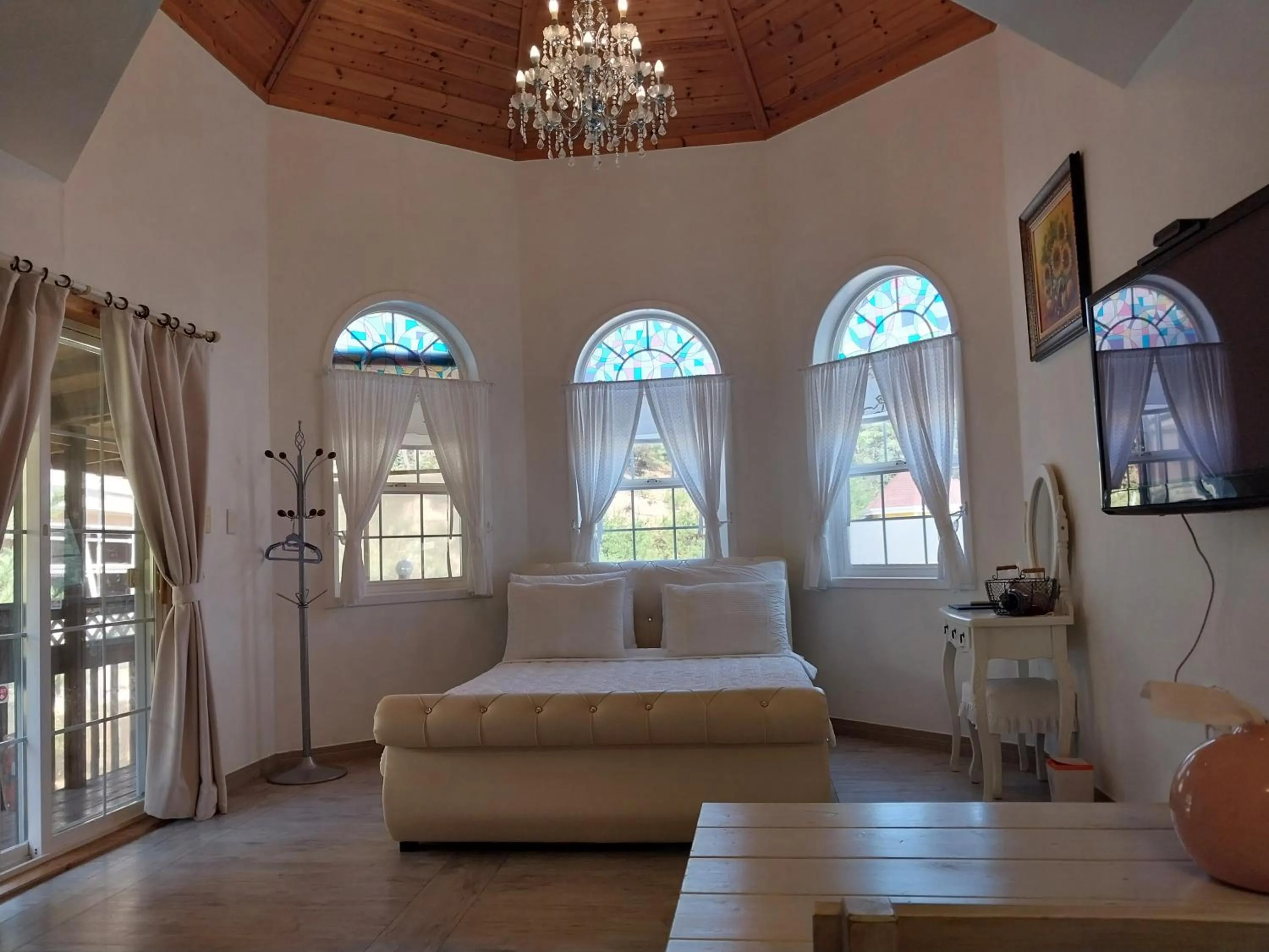 Bed in Another world pension