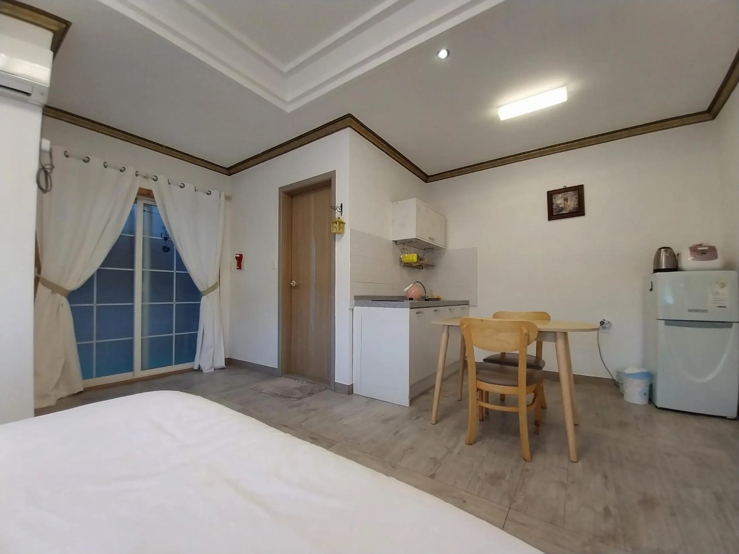 Photo of the whole room, Bed in Another world pension