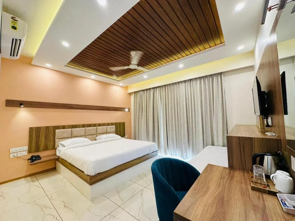 Photo of the whole room, Bed in Aananda Wellness and Resorts