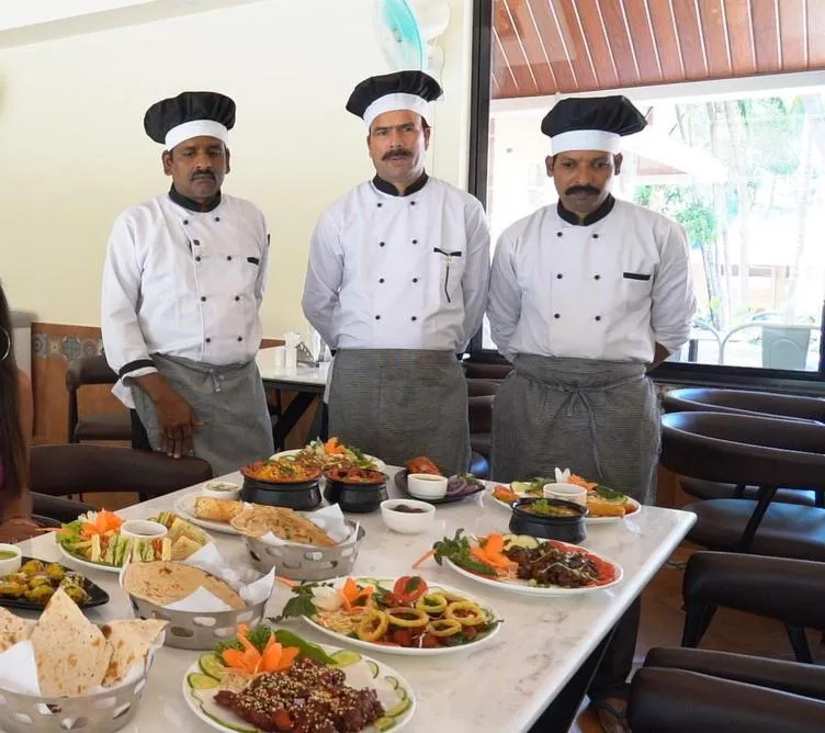 Restaurant/places to eat in Aananda Wellness and Resorts