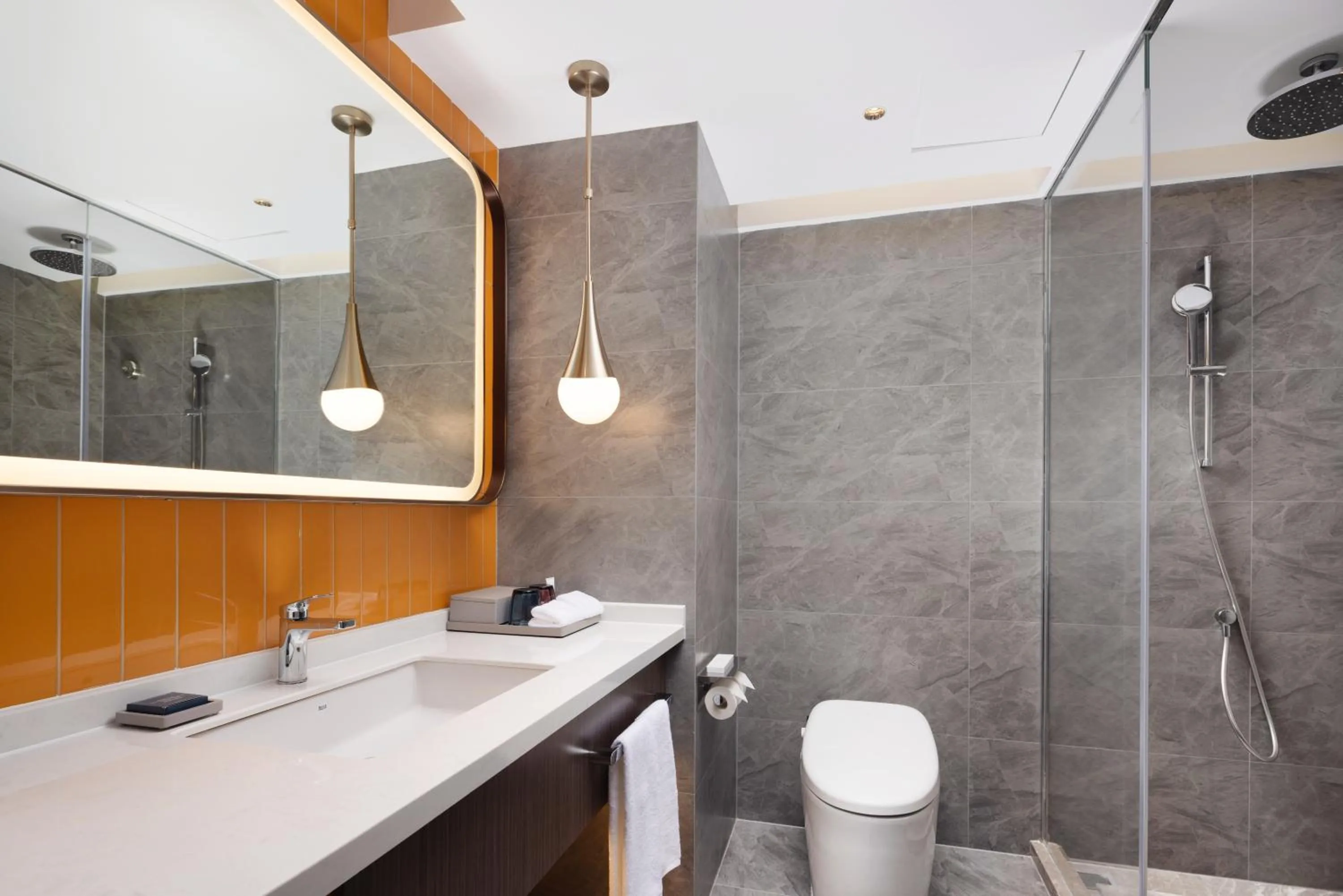 Shower in Home2 Suites by Hilton Chengdu Kuanzhai Alley