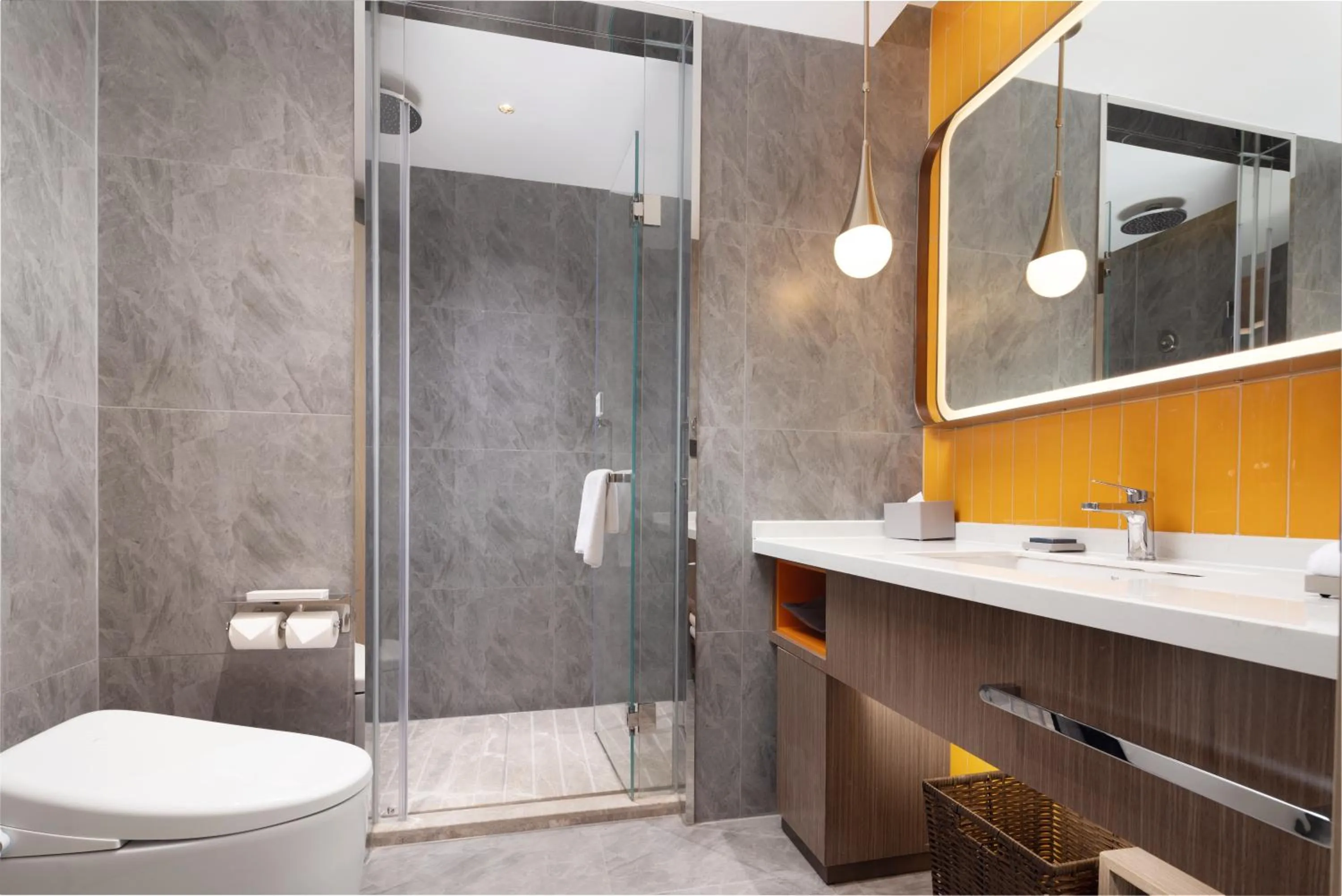 Shower in Home2 Suites by Hilton Chengdu Kuanzhai Alley