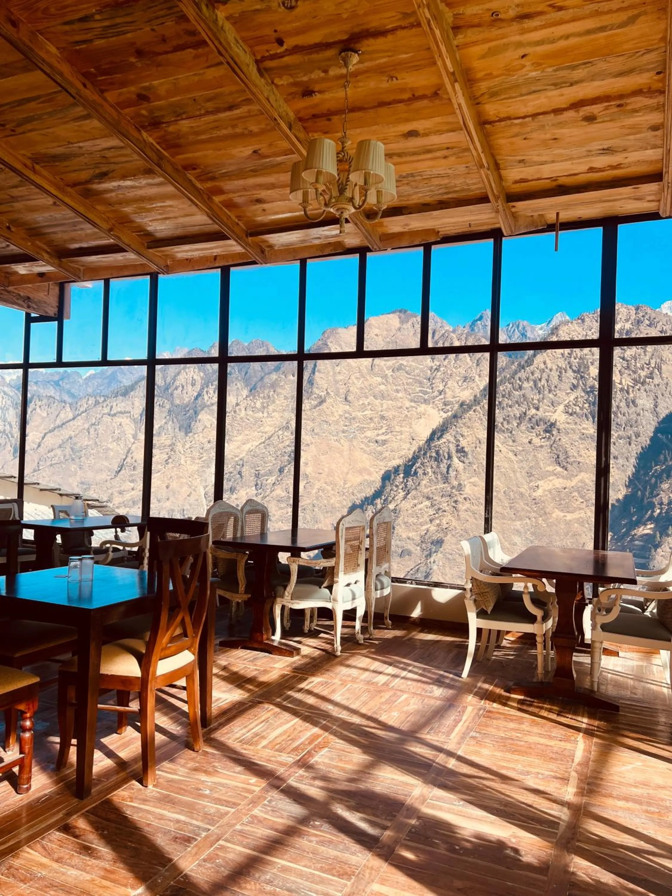 Dining area in Faraway Cottages, Auli