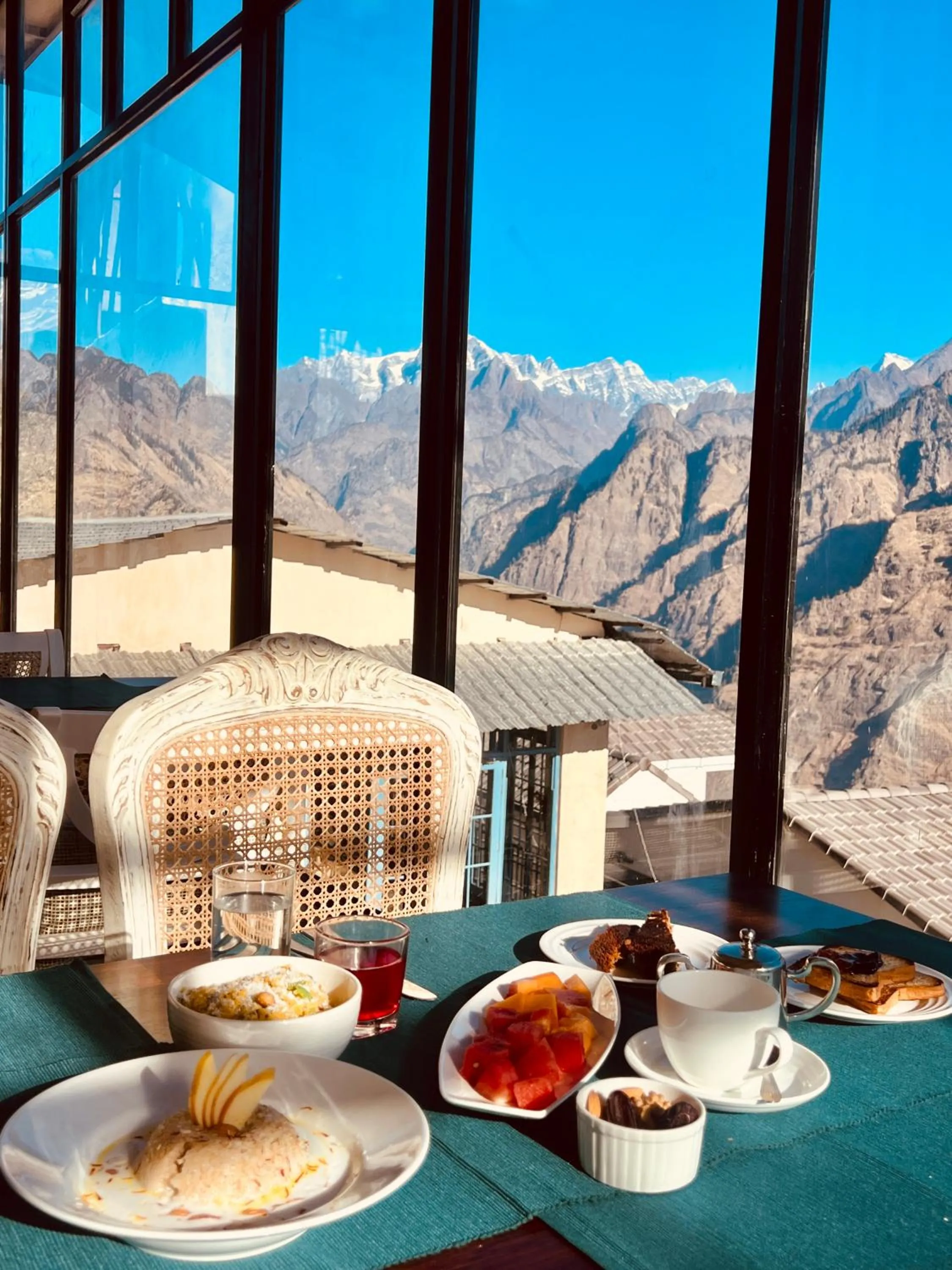 Dining area in Faraway Cottages, Auli