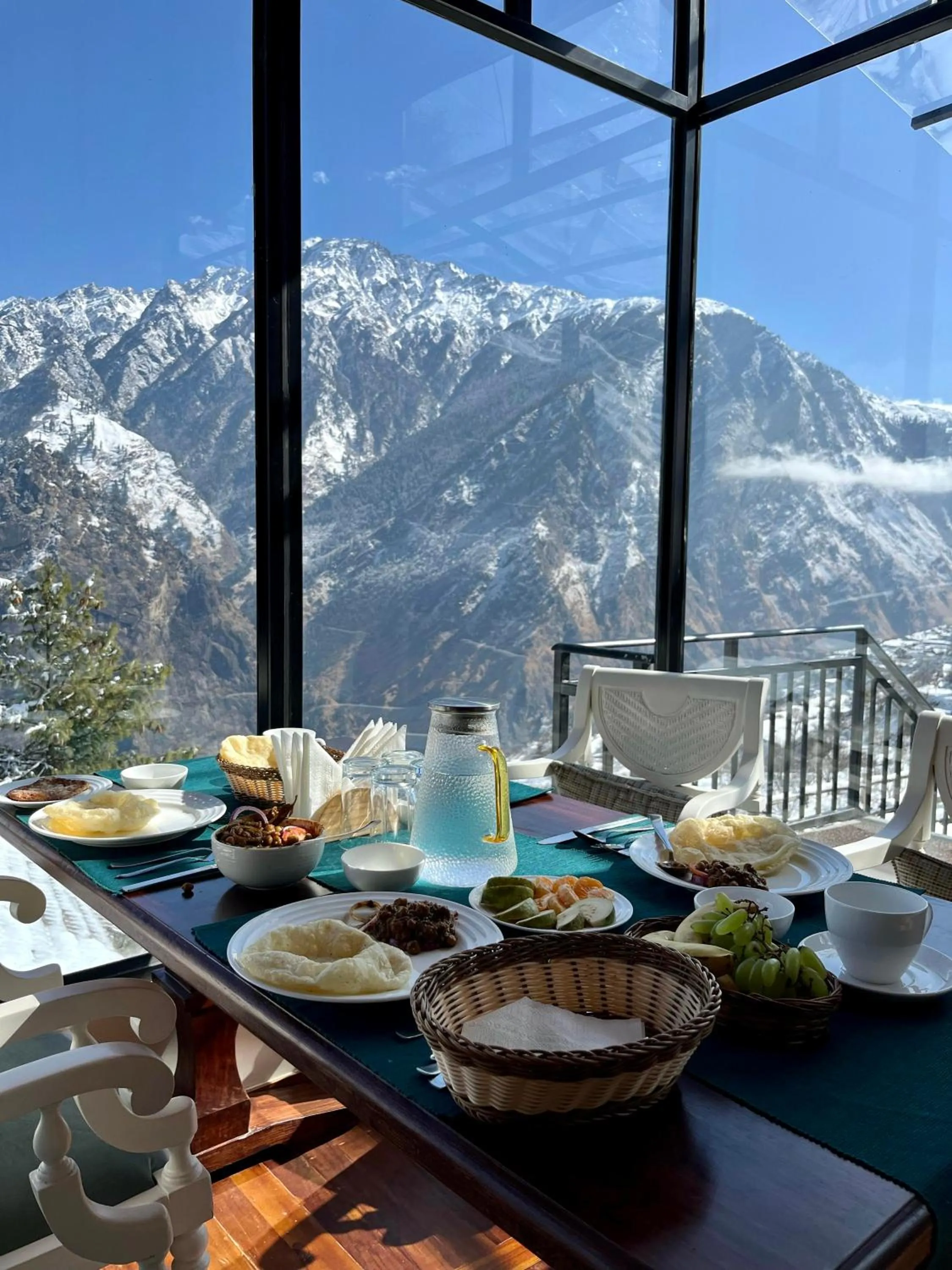 Breakfast in Faraway Cottages, Auli