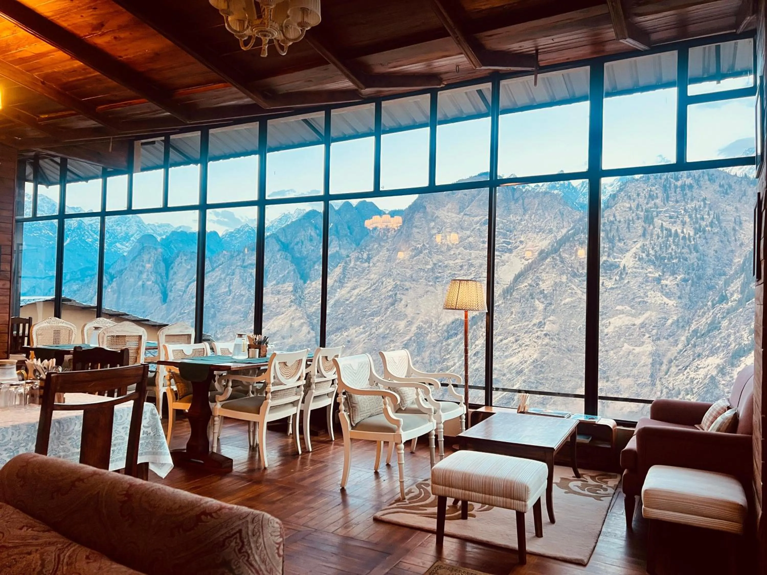 Restaurant/places to eat in Faraway Cottages, Auli