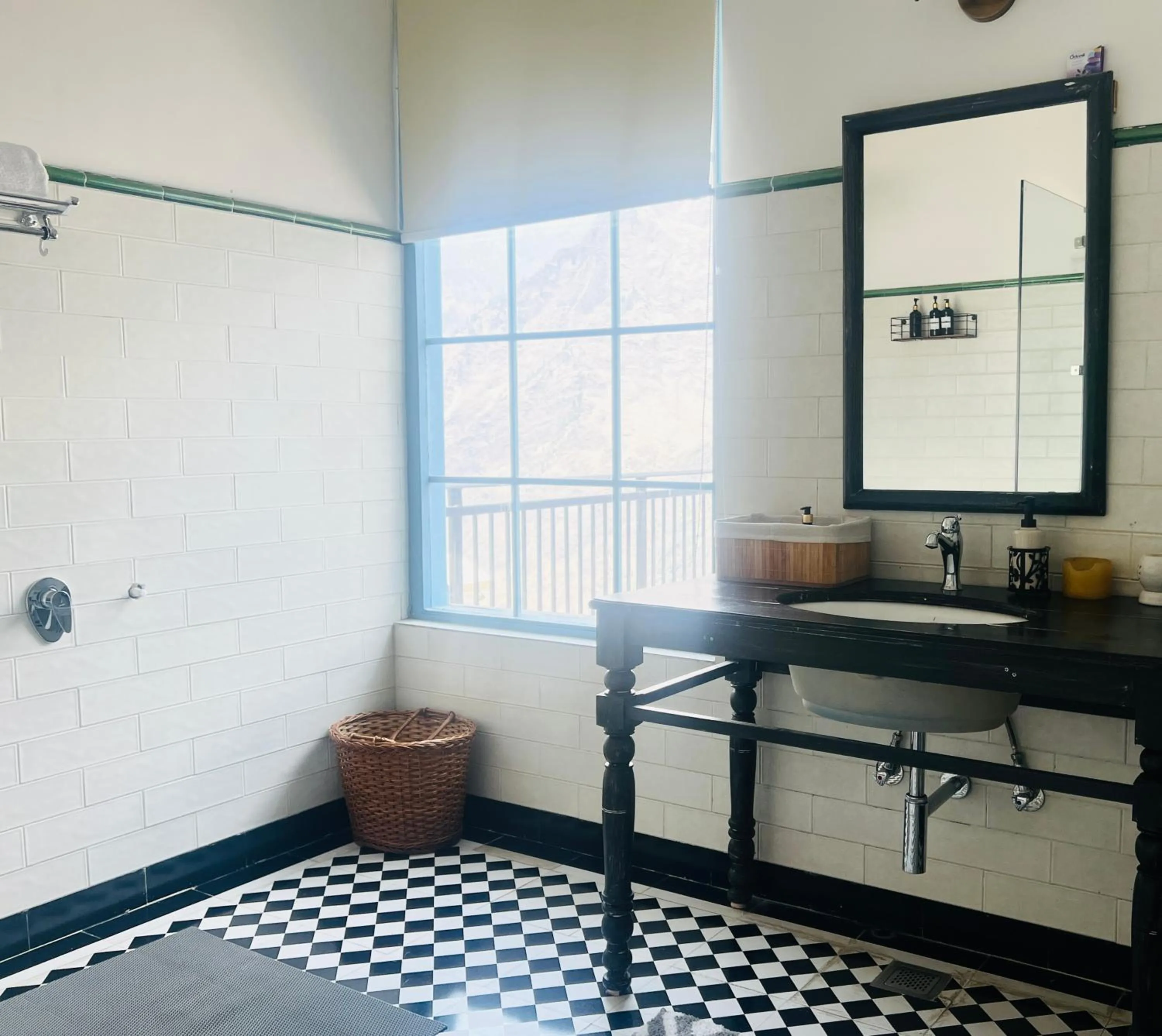 Bathroom in Faraway Cottages, Auli