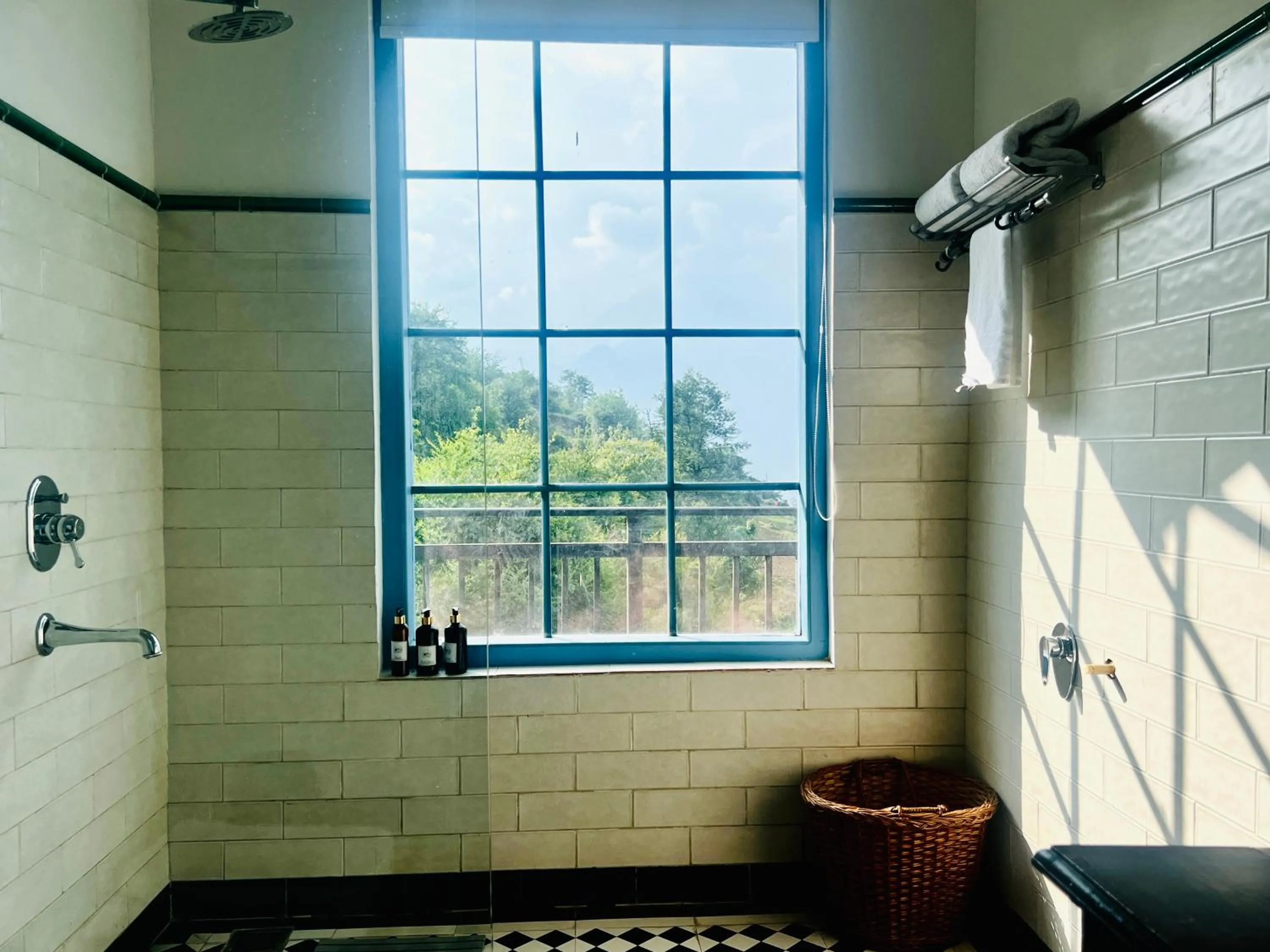 Bathroom in Faraway Cottages, Auli