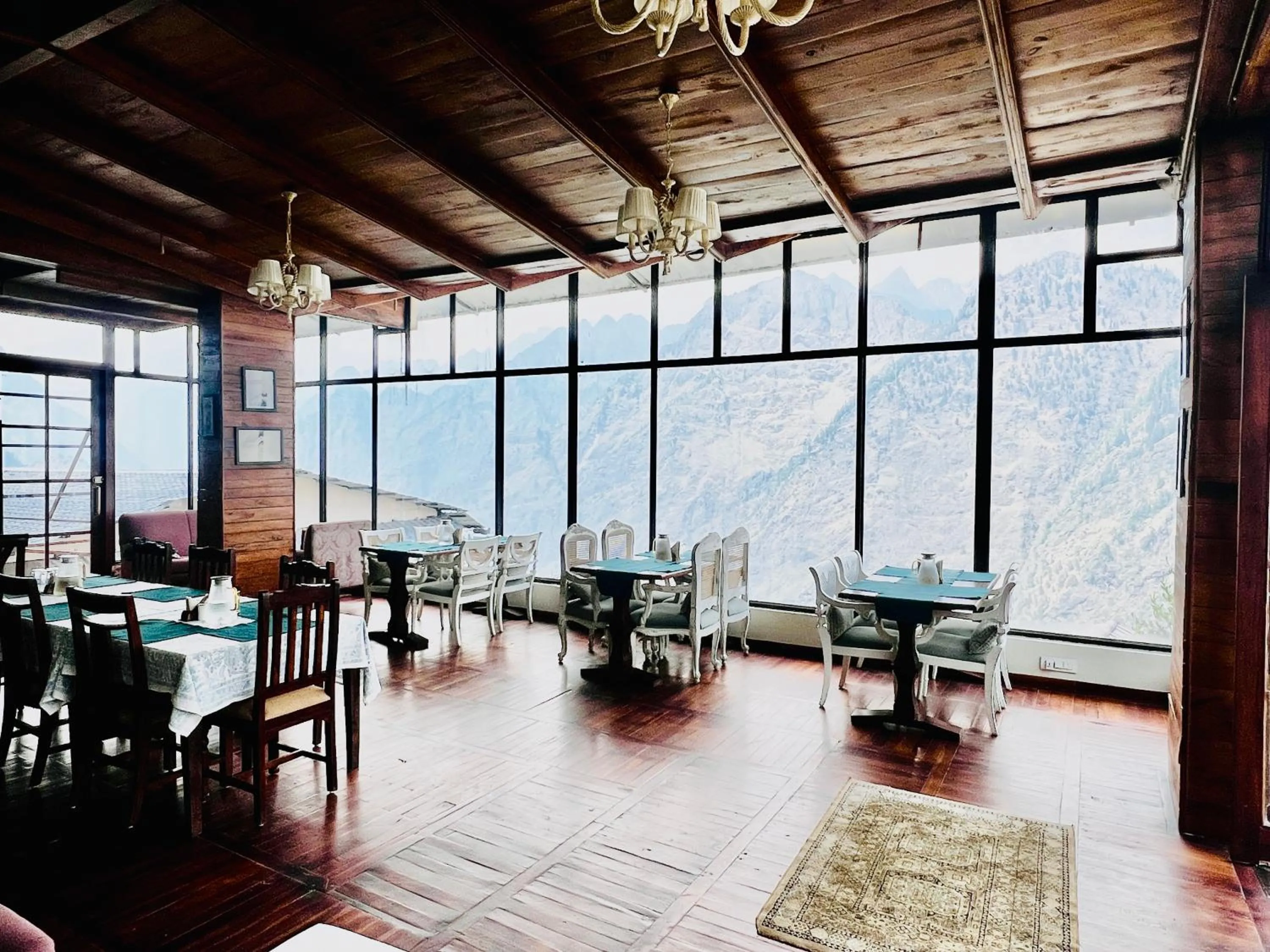 Restaurant/places to eat in Faraway Cottages, Auli