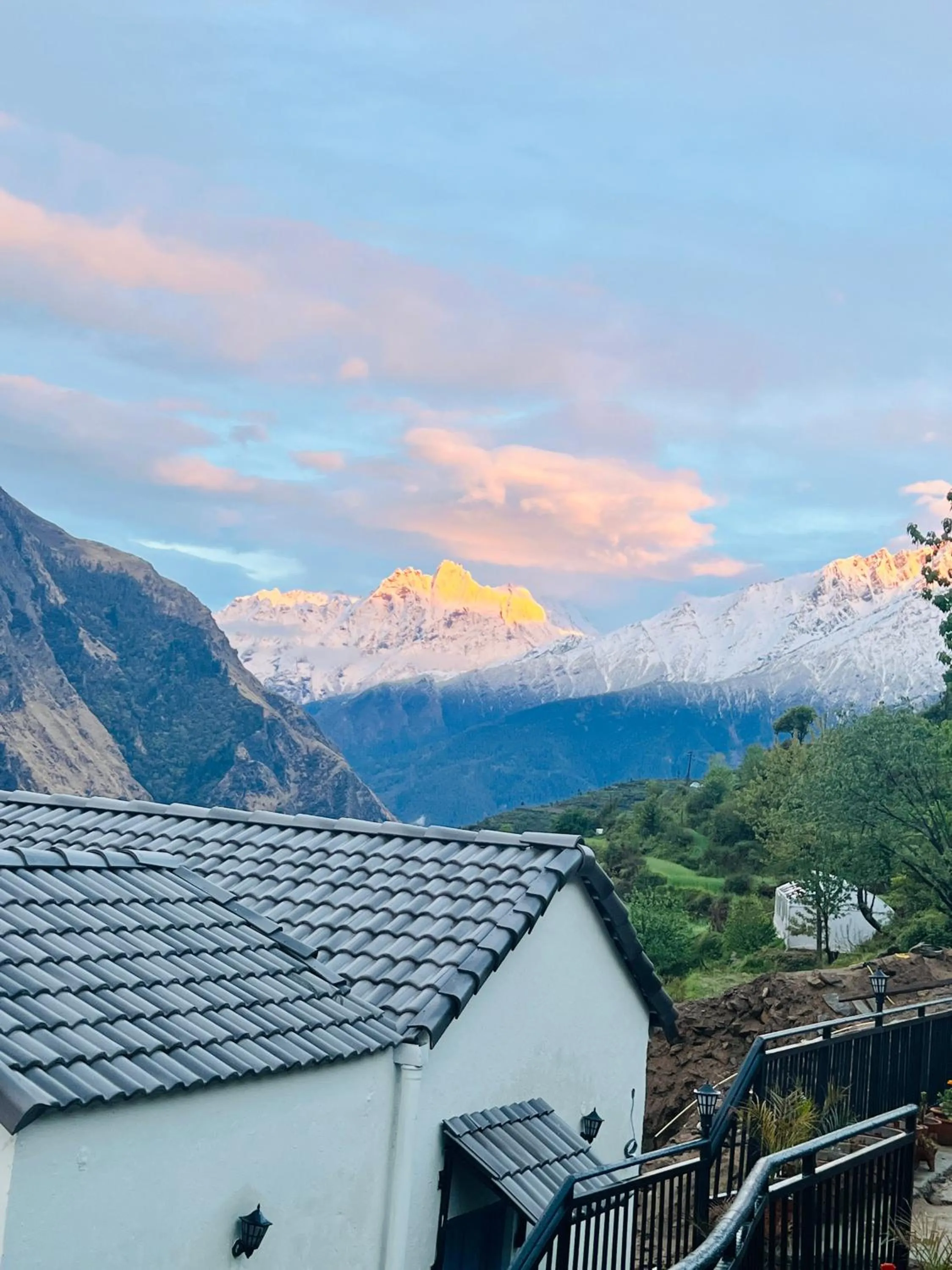 Faraway Cottages, Auli