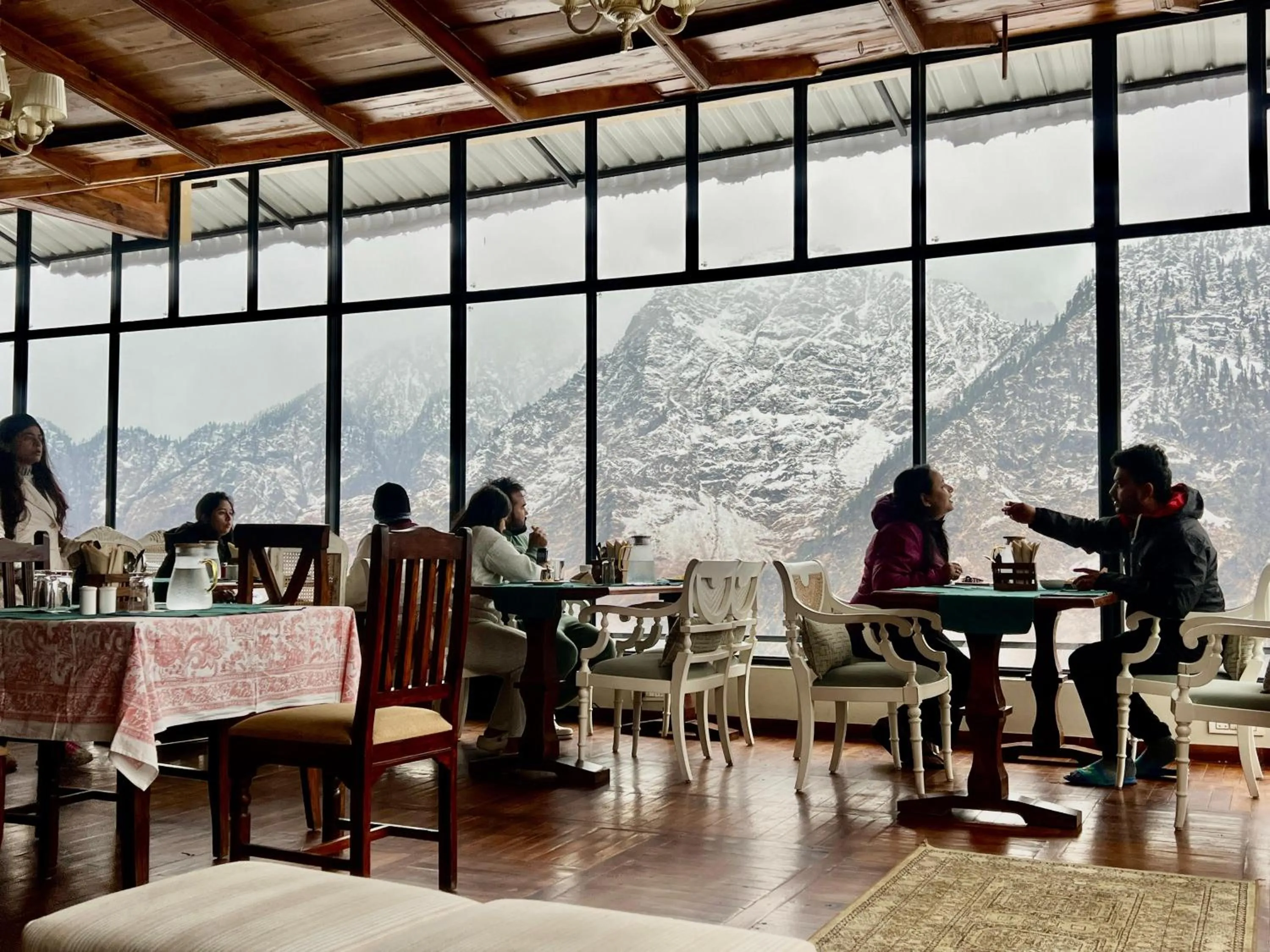 Restaurant/places to eat in Faraway Cottages, Auli