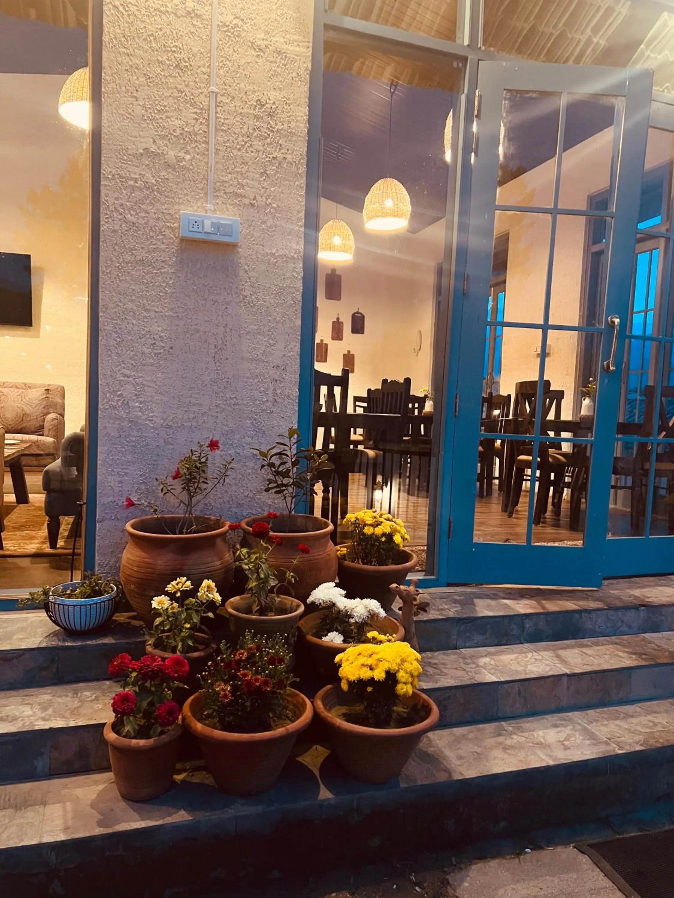 Restaurant/places to eat in Faraway Cottages, Auli