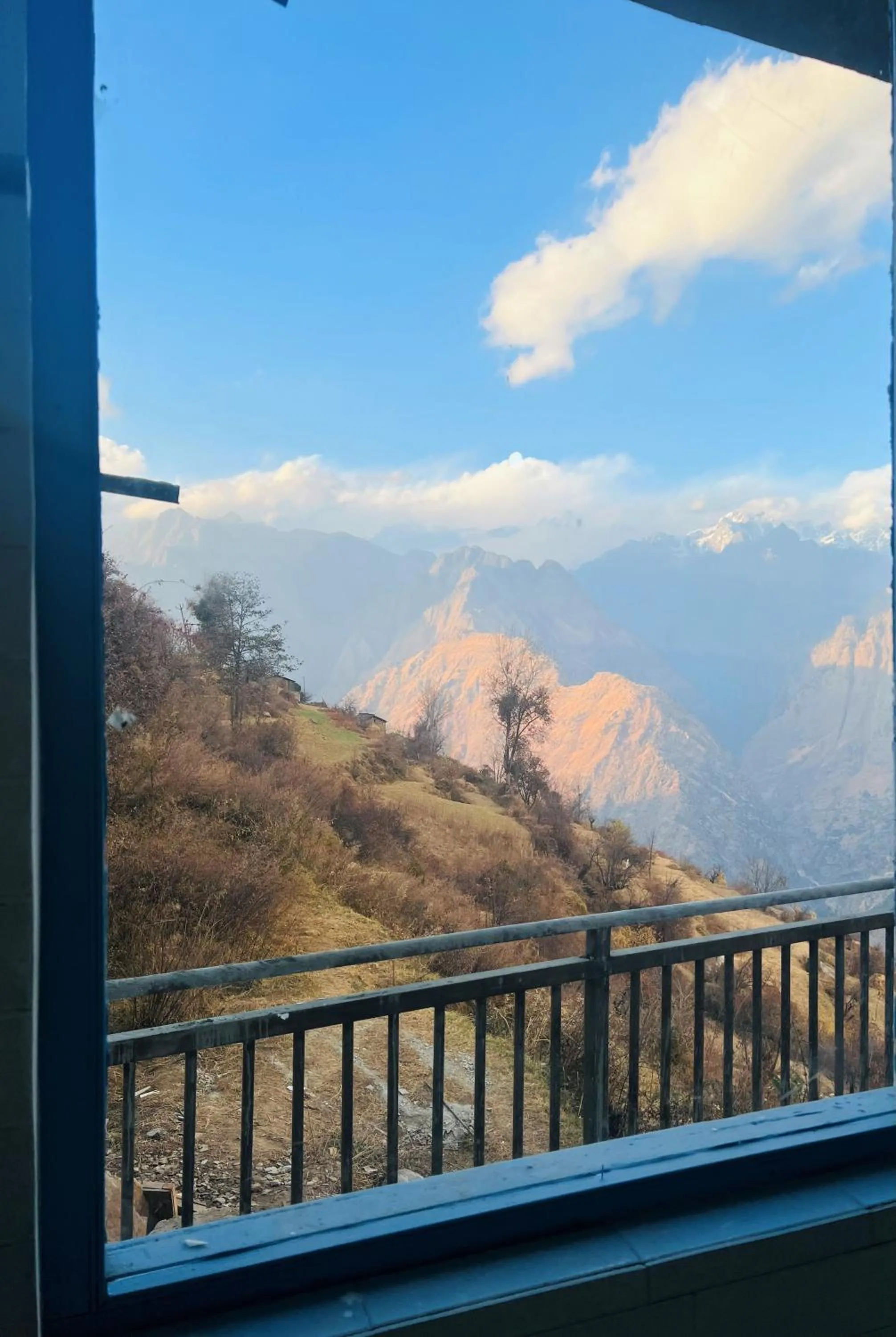Bathroom in Faraway Cottages, Auli
