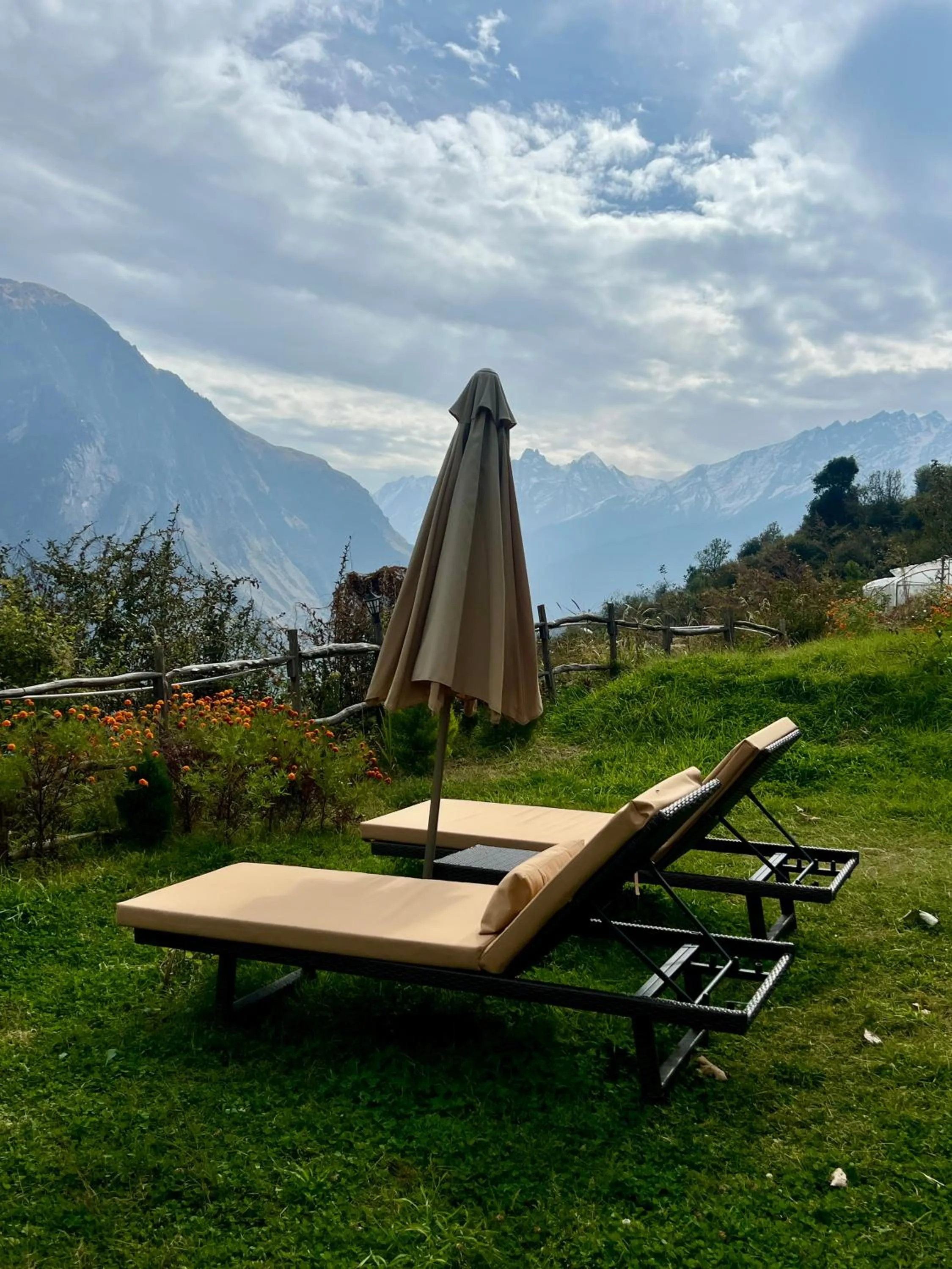 Other in Faraway Cottages, Auli