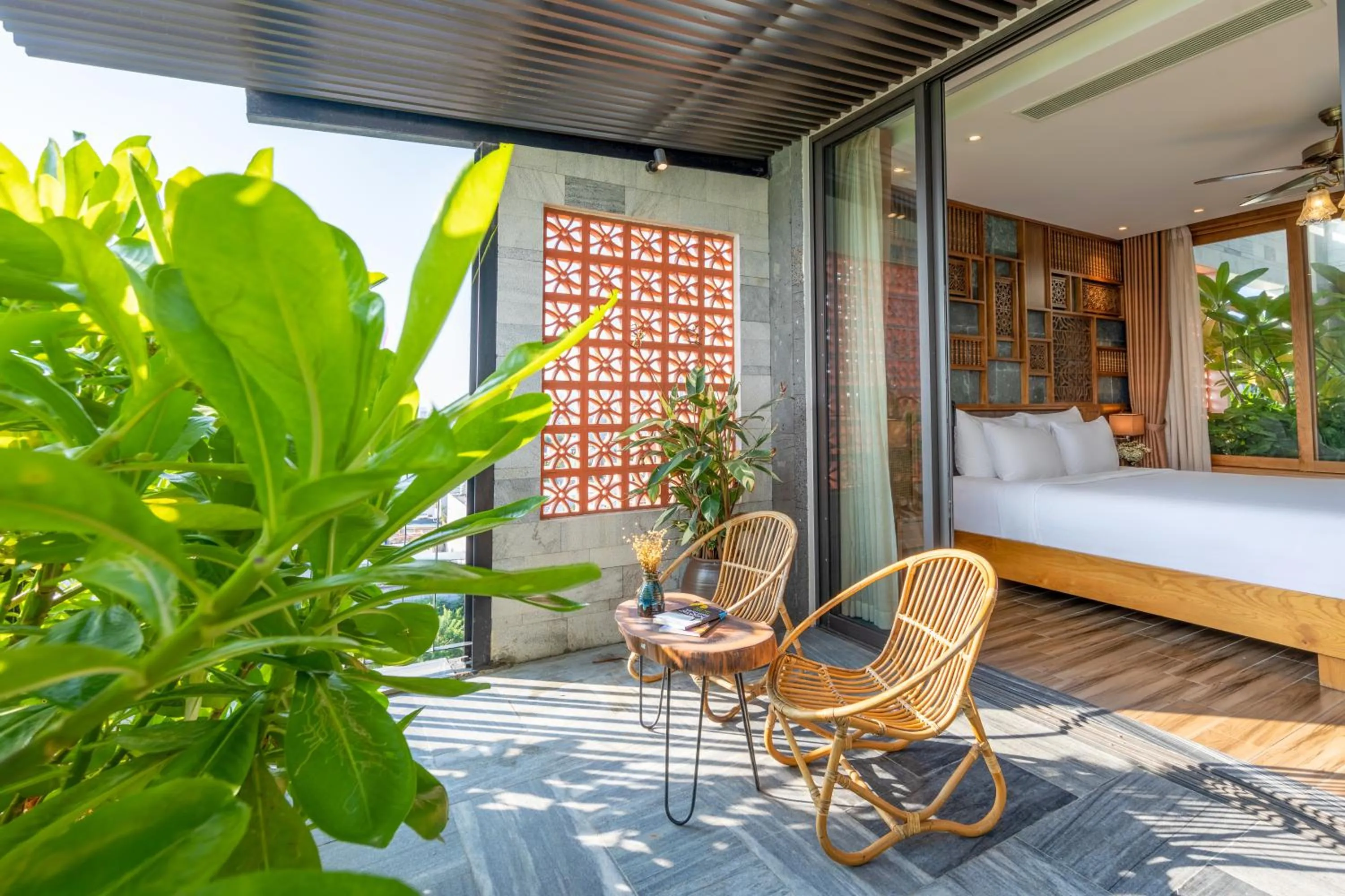 Balcony/Terrace, Bed in Bonny Boutique Hotel Da Nang