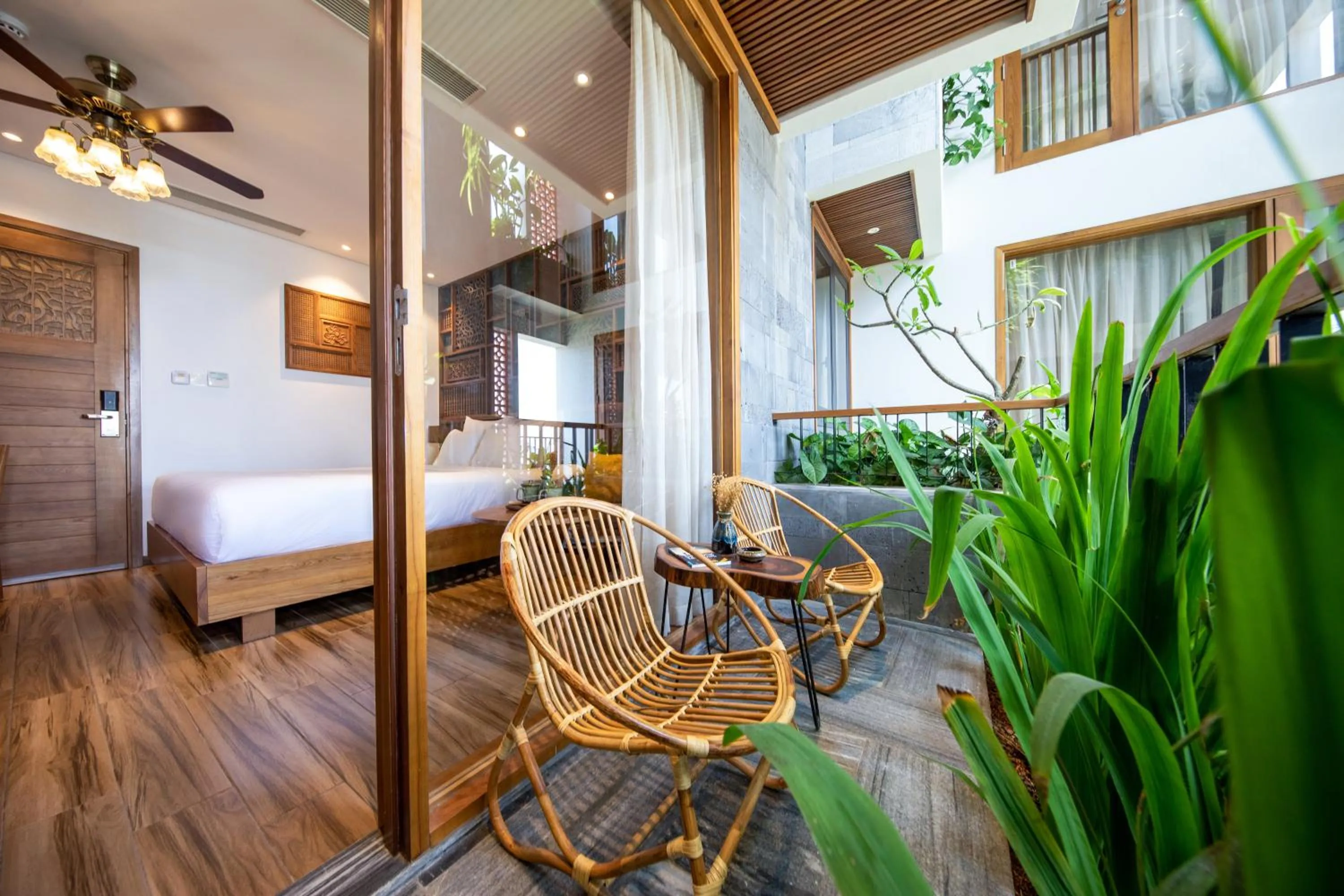 Balcony/Terrace, Bed in Bonny Boutique Hotel Da Nang