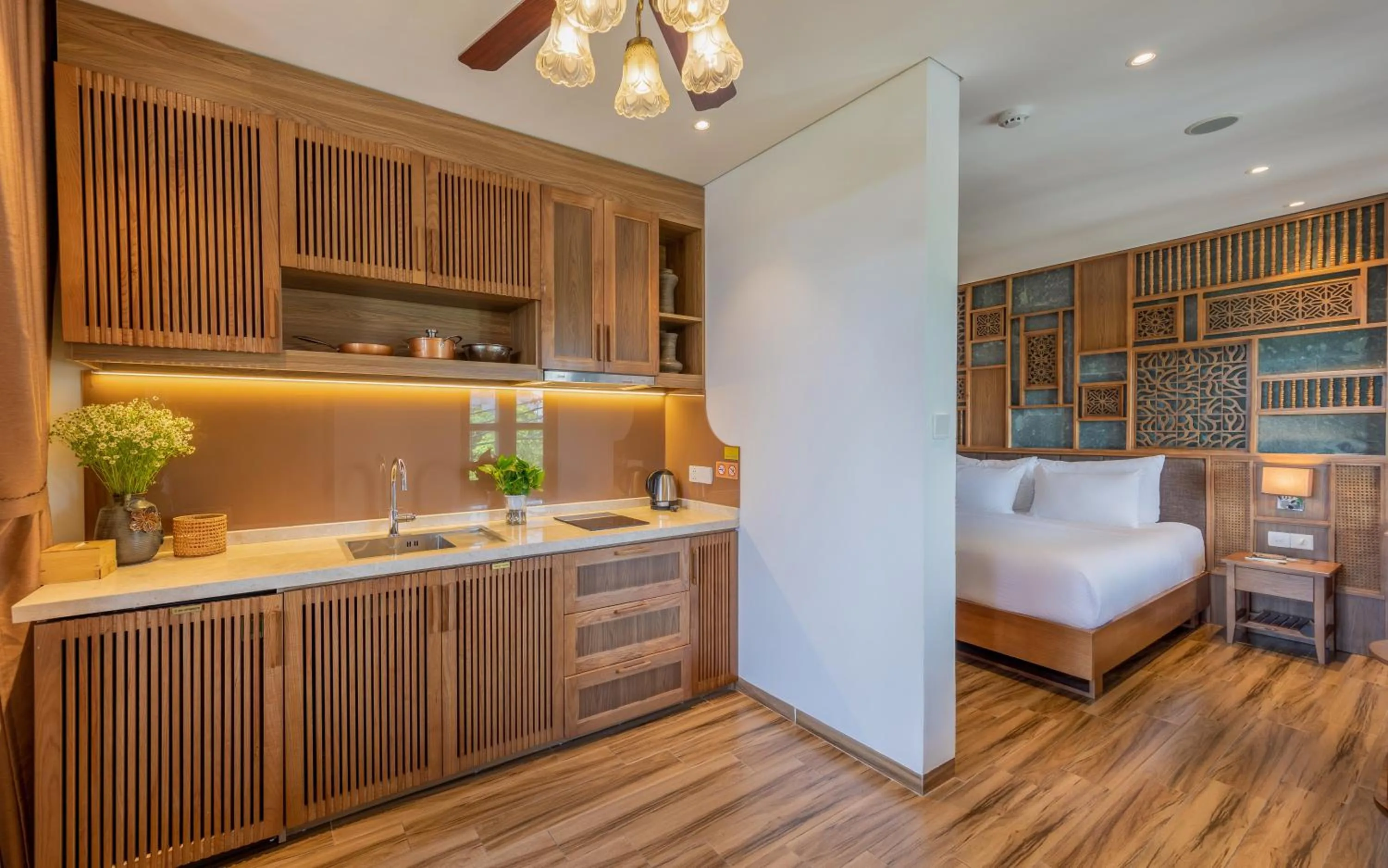Kitchen or kitchenette, Bed in Bonny Boutique Hotel Da Nang