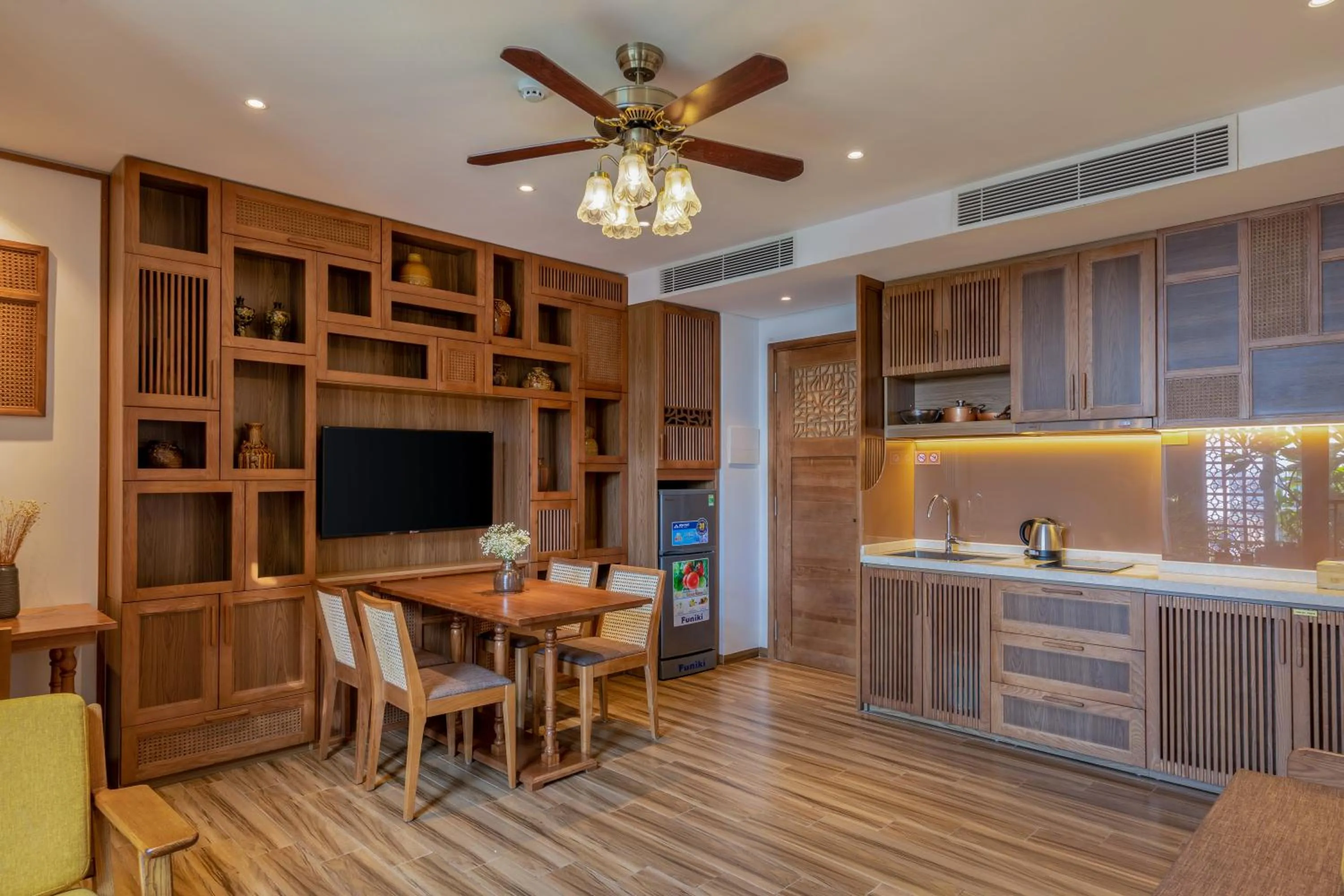 Communal lounge/ TV room in Bonny Boutique Hotel Da Nang