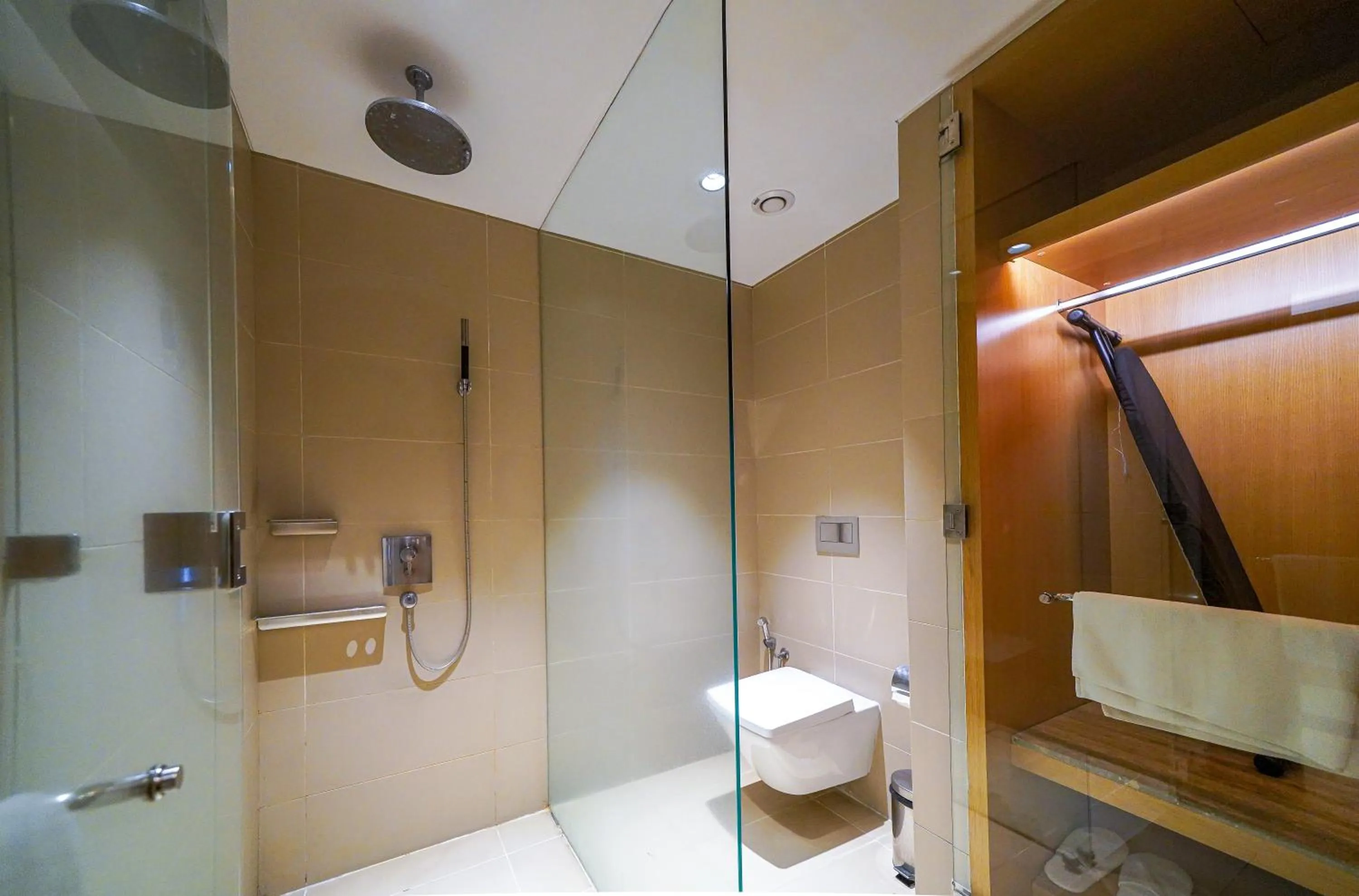 Shower in BLVD Club - Near BENGALURU AIRPORT
