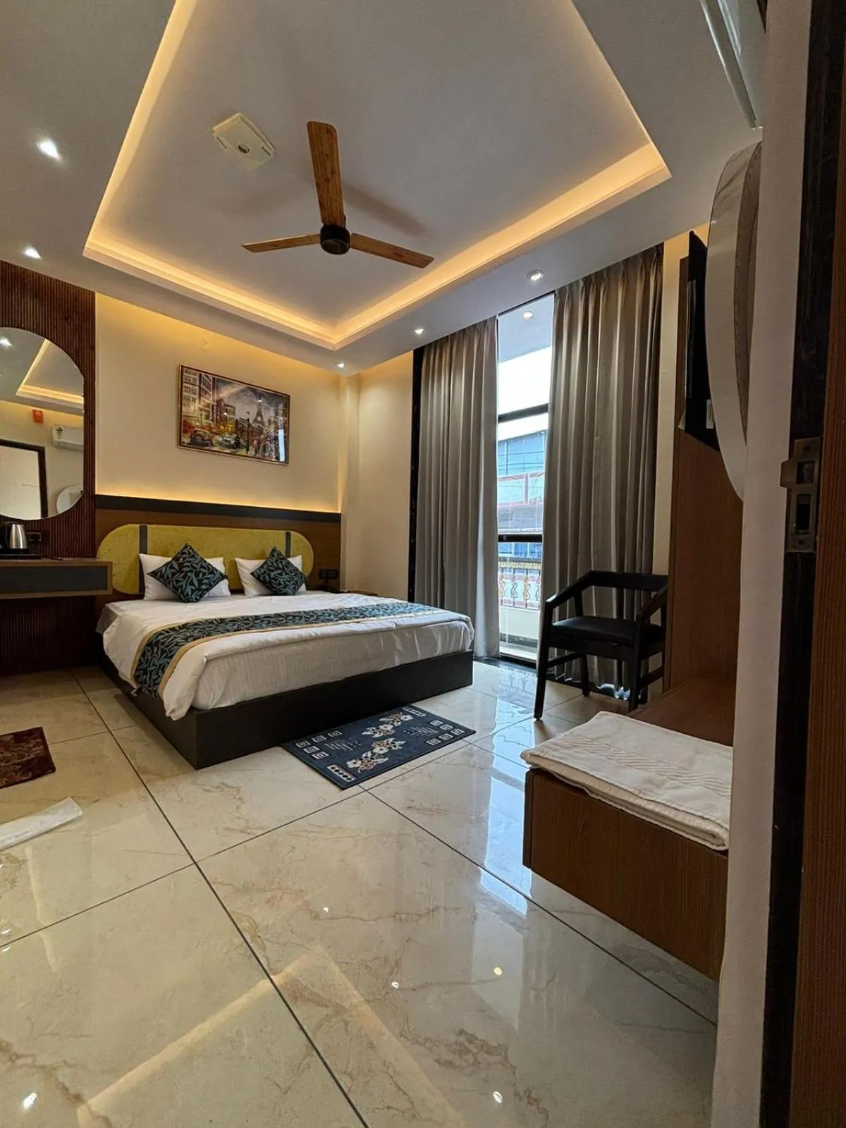 Bed in Hotel Shakuntla Palace