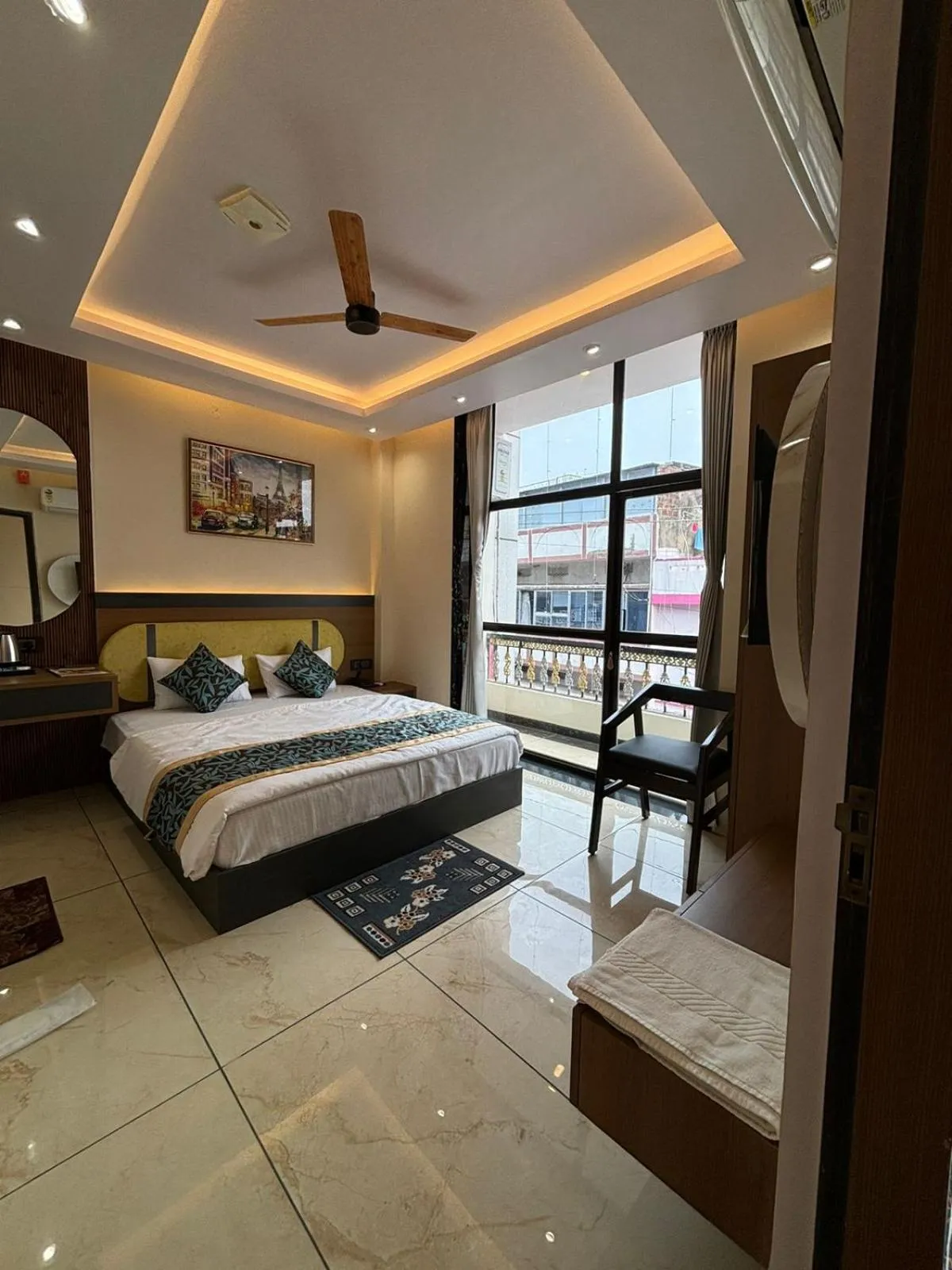 Bed in Hotel Shakuntla Palace