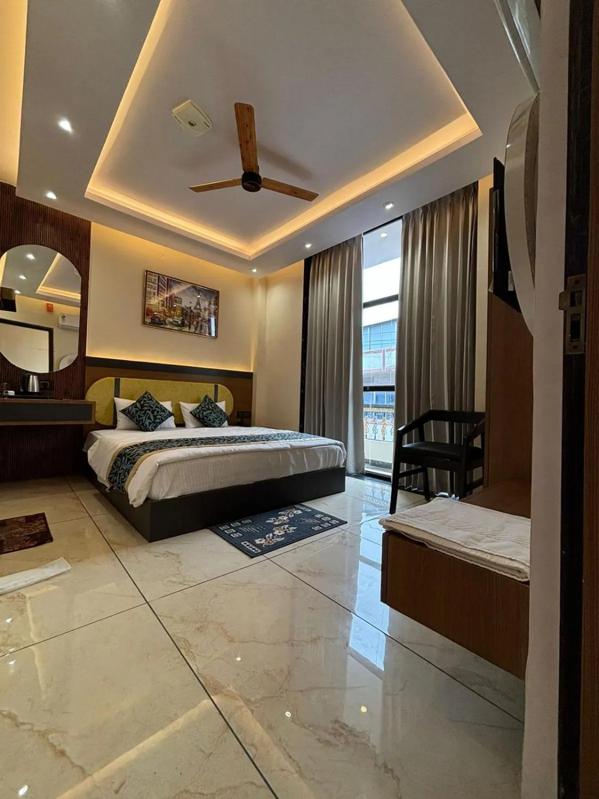 Bed in Hotel Shakuntla Palace