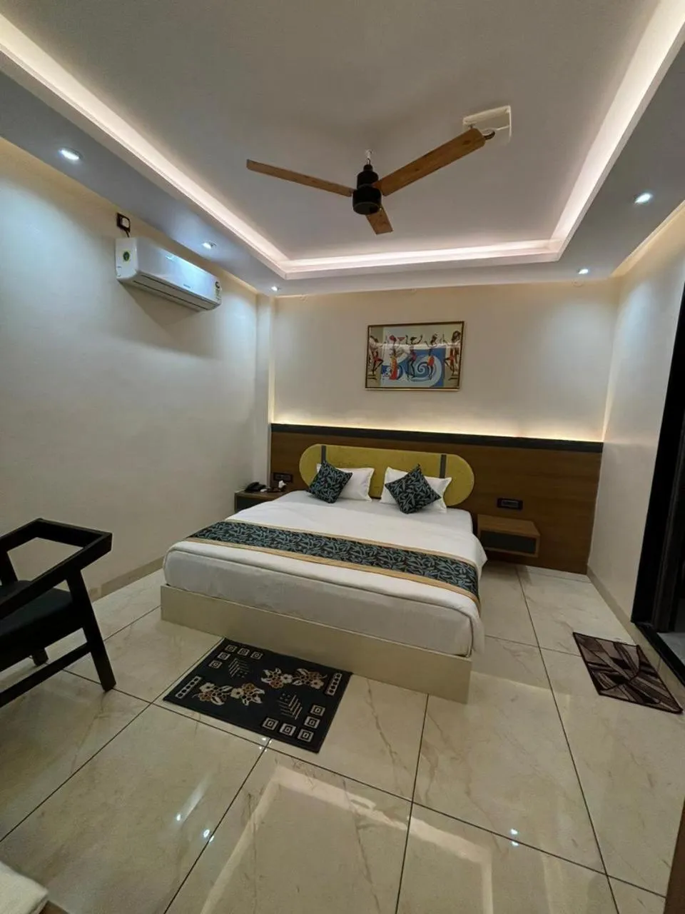 Bed in Hotel Shakuntla Palace