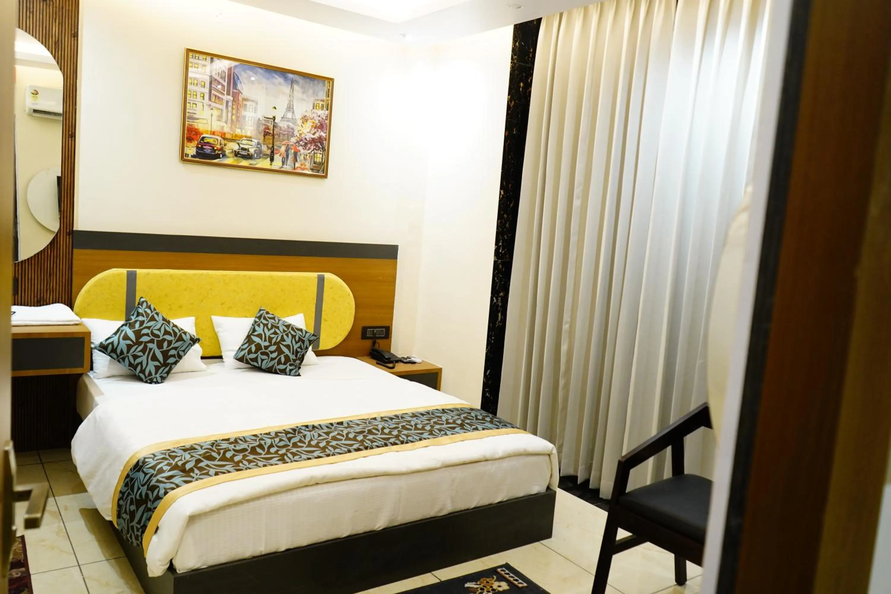 Bed in Hotel Shakuntla Palace