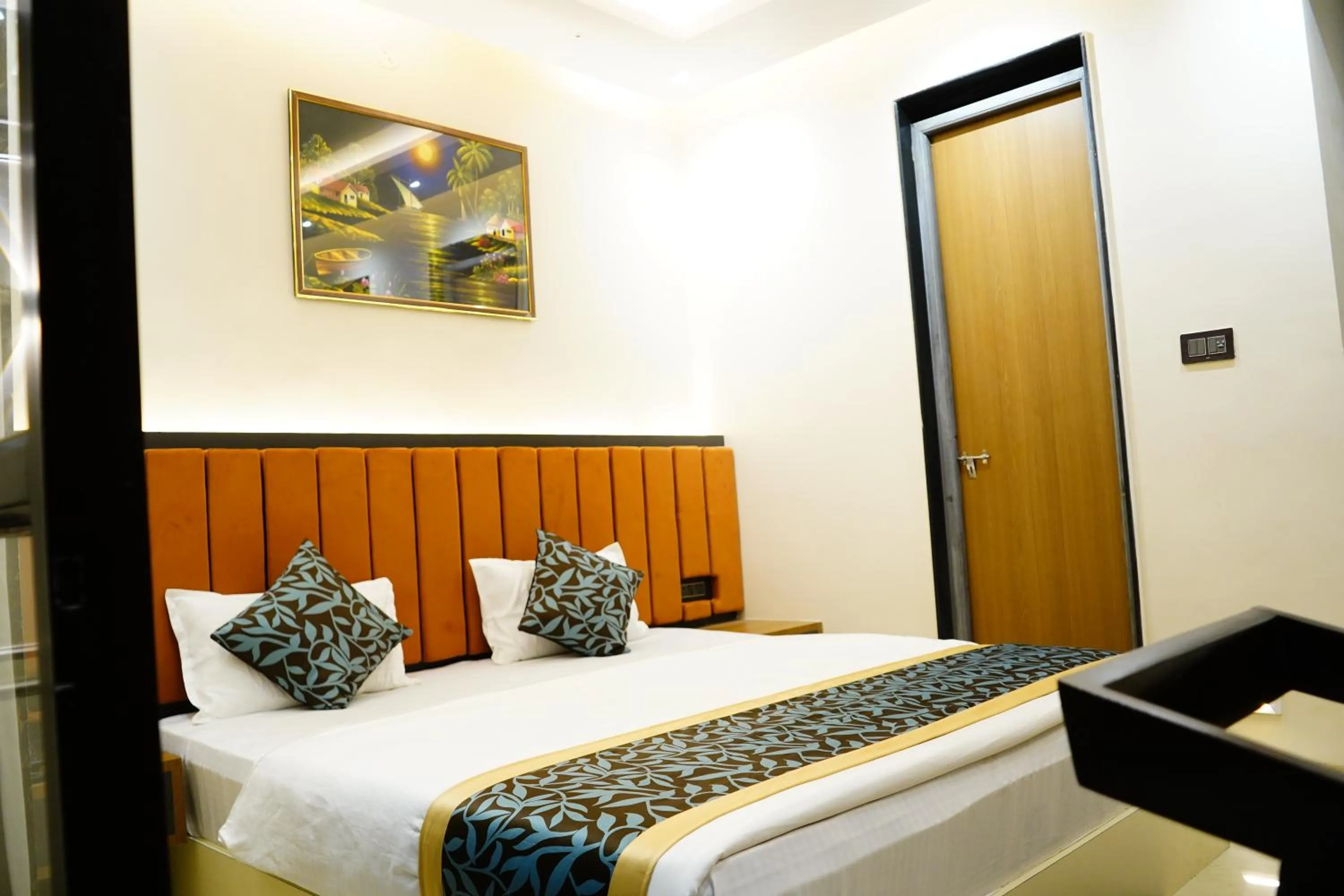 Bed in Hotel Shakuntla Palace