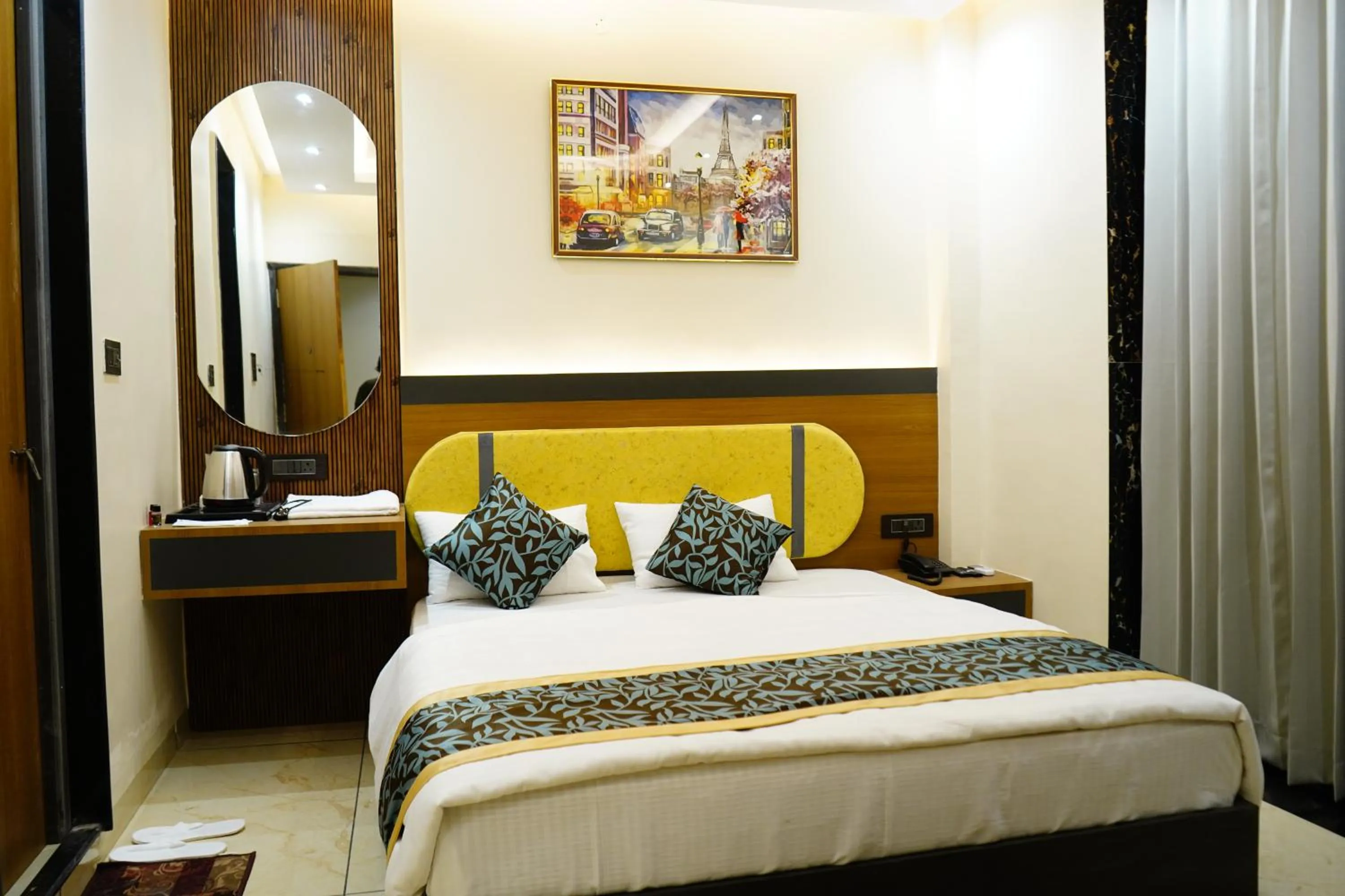 Bed in Hotel Shakuntla Palace