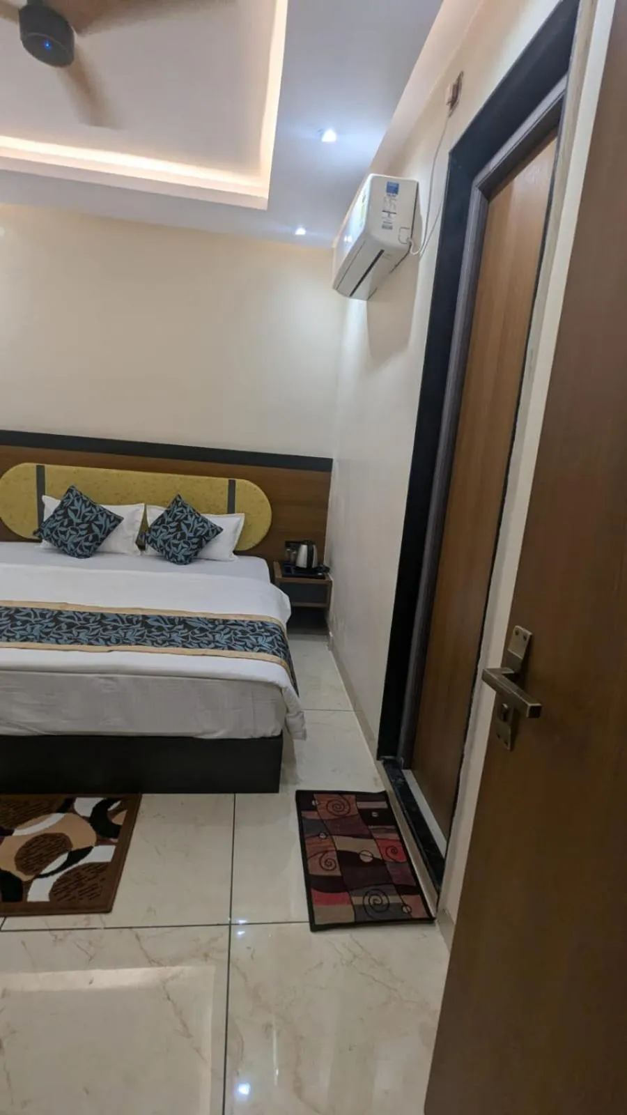 Bed in Hotel Shakuntla Palace