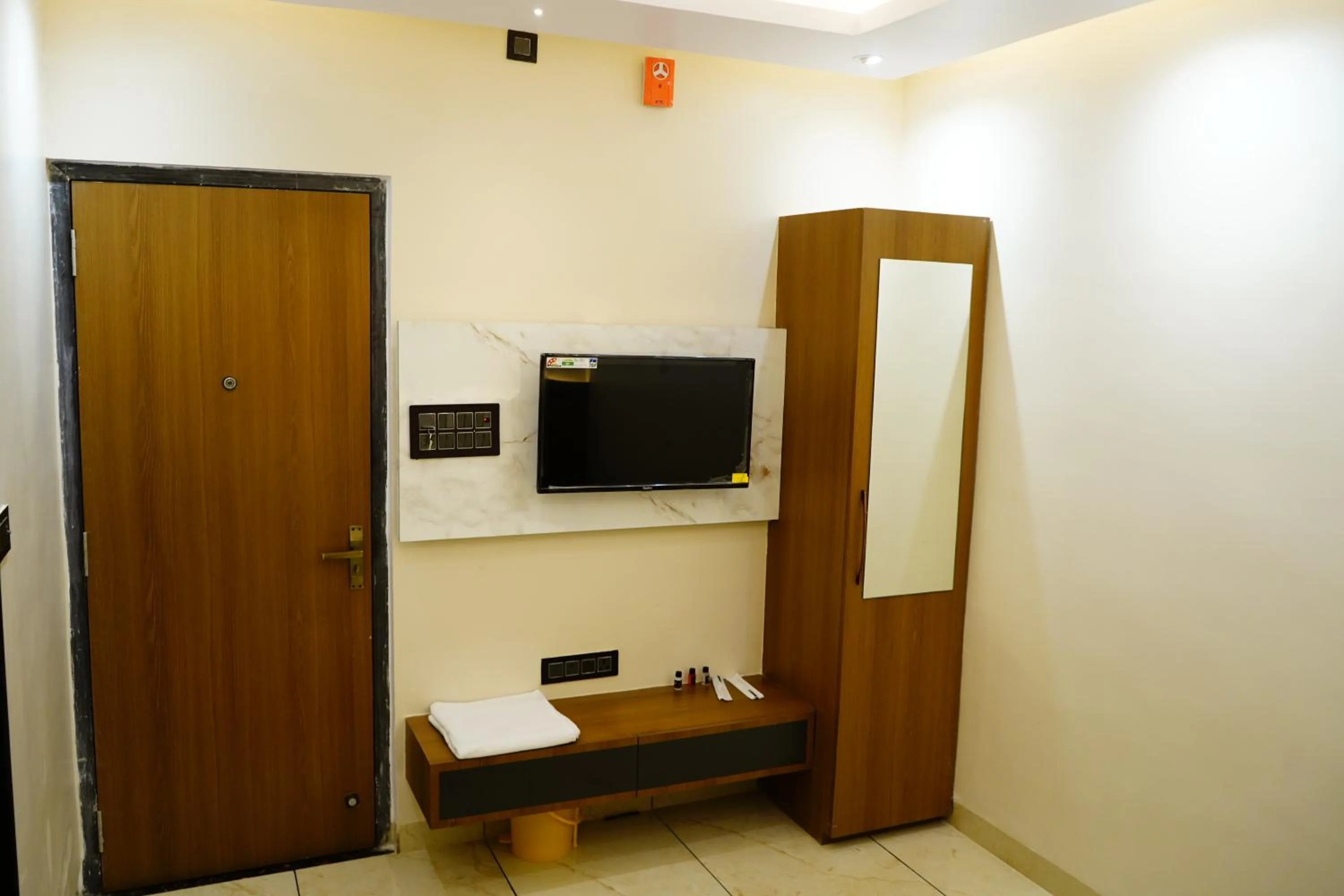 Communal lounge/ TV room in Hotel Shakuntla Palace