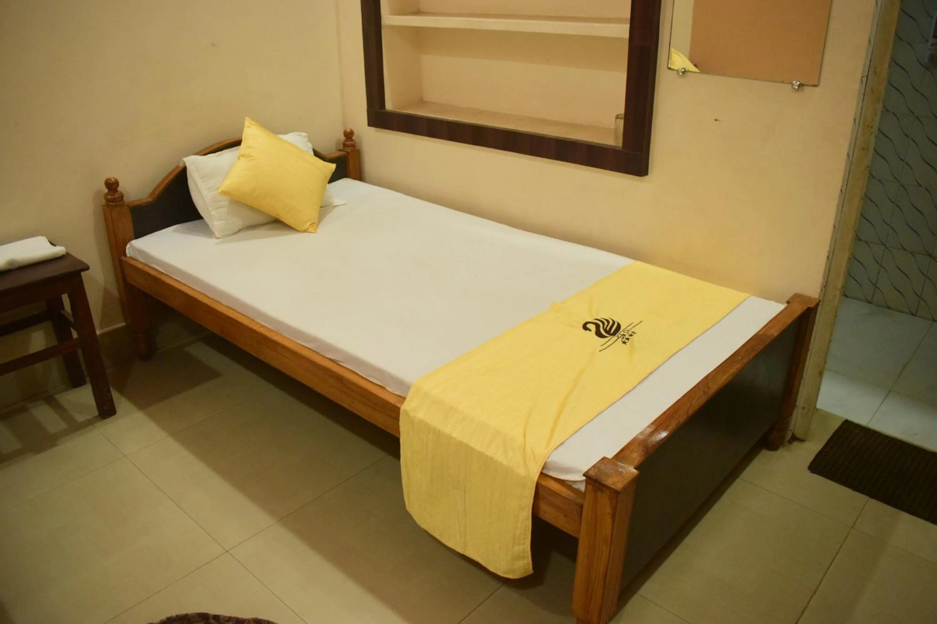 Budget Double Room in Hotel Shakuntla Palace - 400 Meters away from Vishnu Pad Temple 7 mins walk