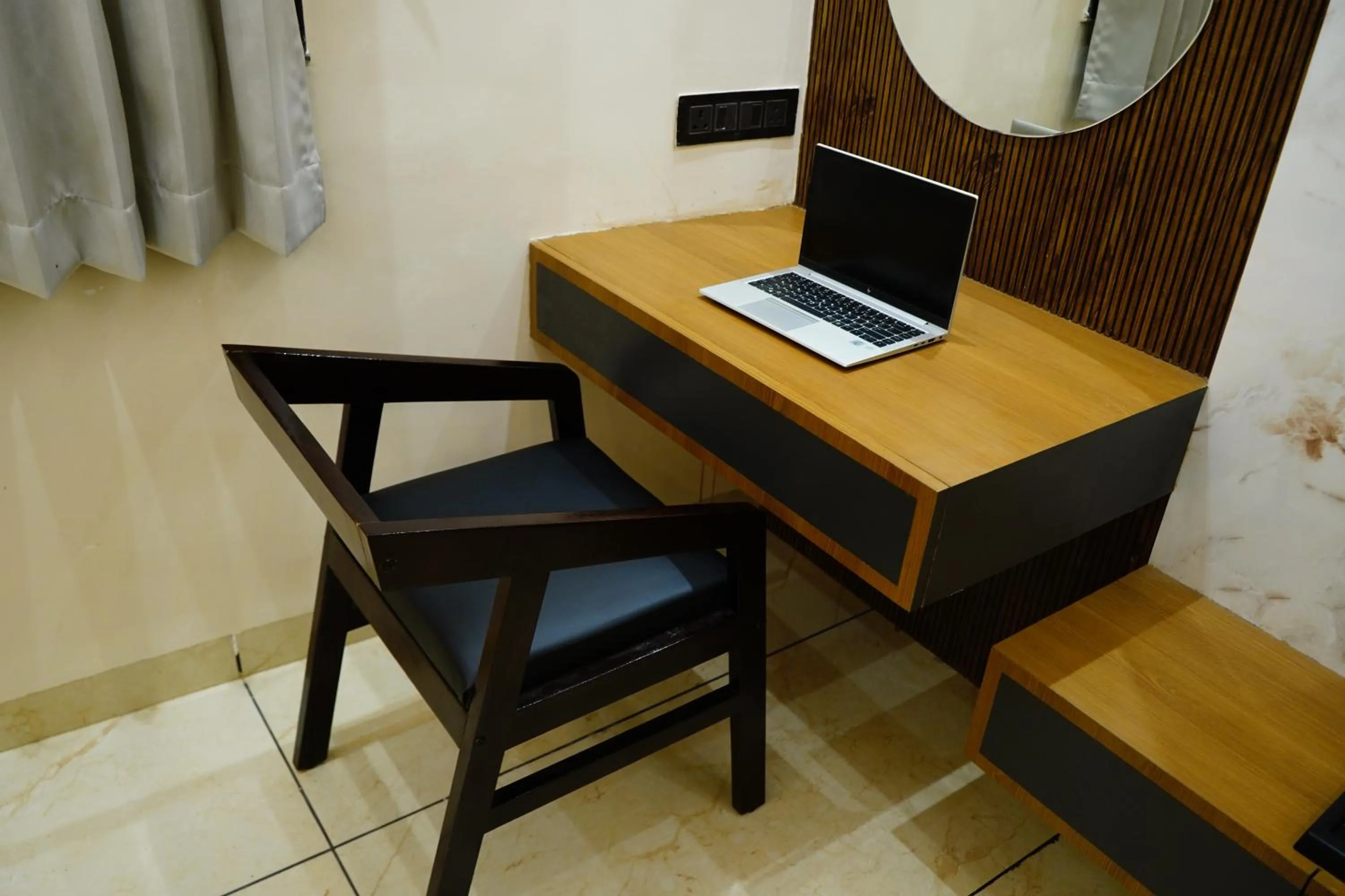 TV and multimedia in Hotel Shakuntla Palace